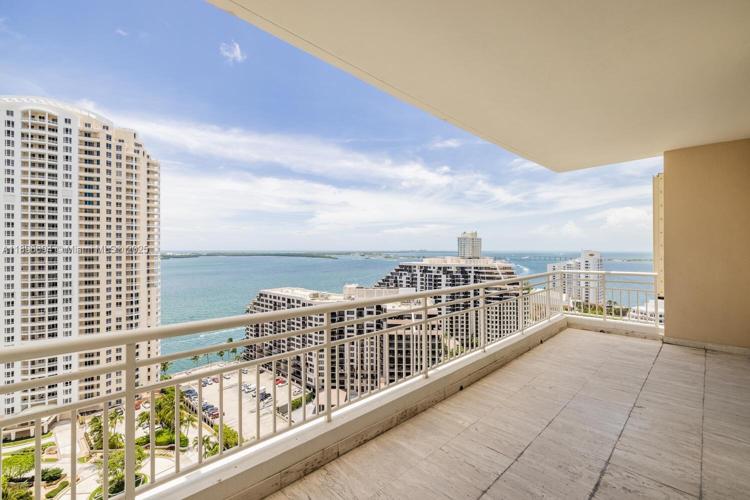 Apartamento para Alugar em Miami, FL