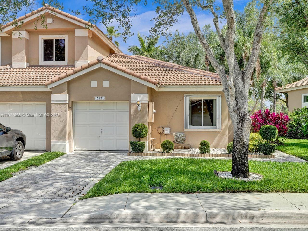 Hollywood Lakes Country C