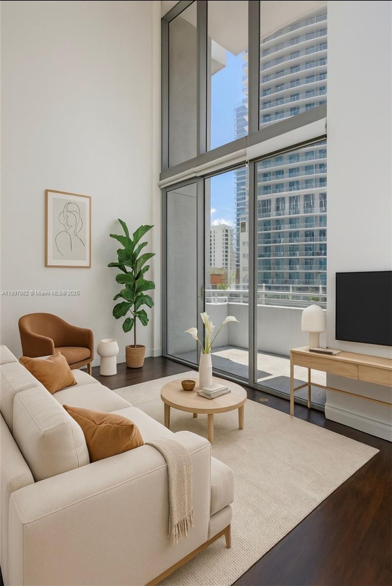 Condo for Sale in Miami, FL