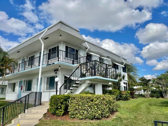 Murry Hills Apt Bldg Cond