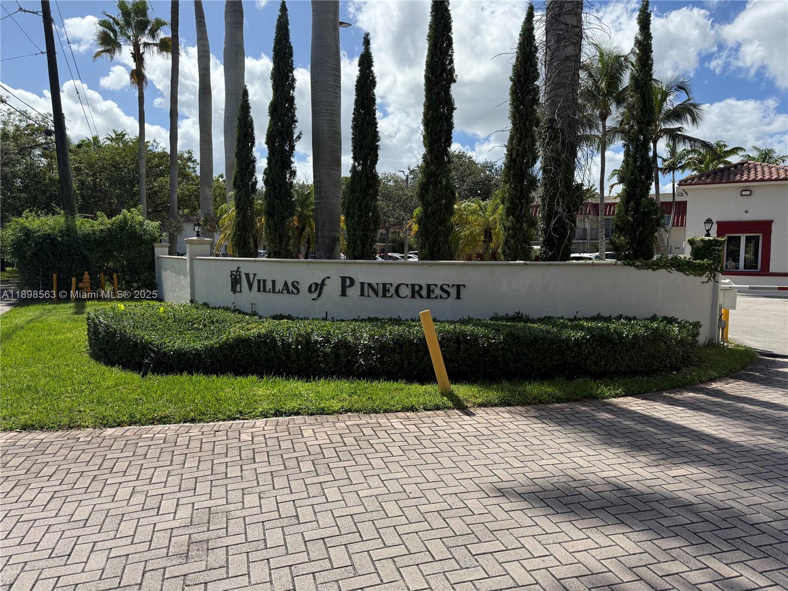 Villas Of Pinecrest Condo