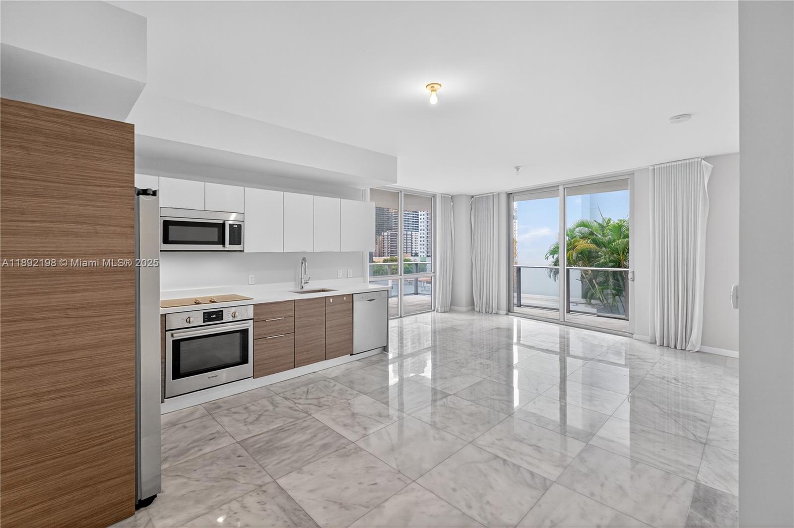 Condo for Sale in Miami, FL