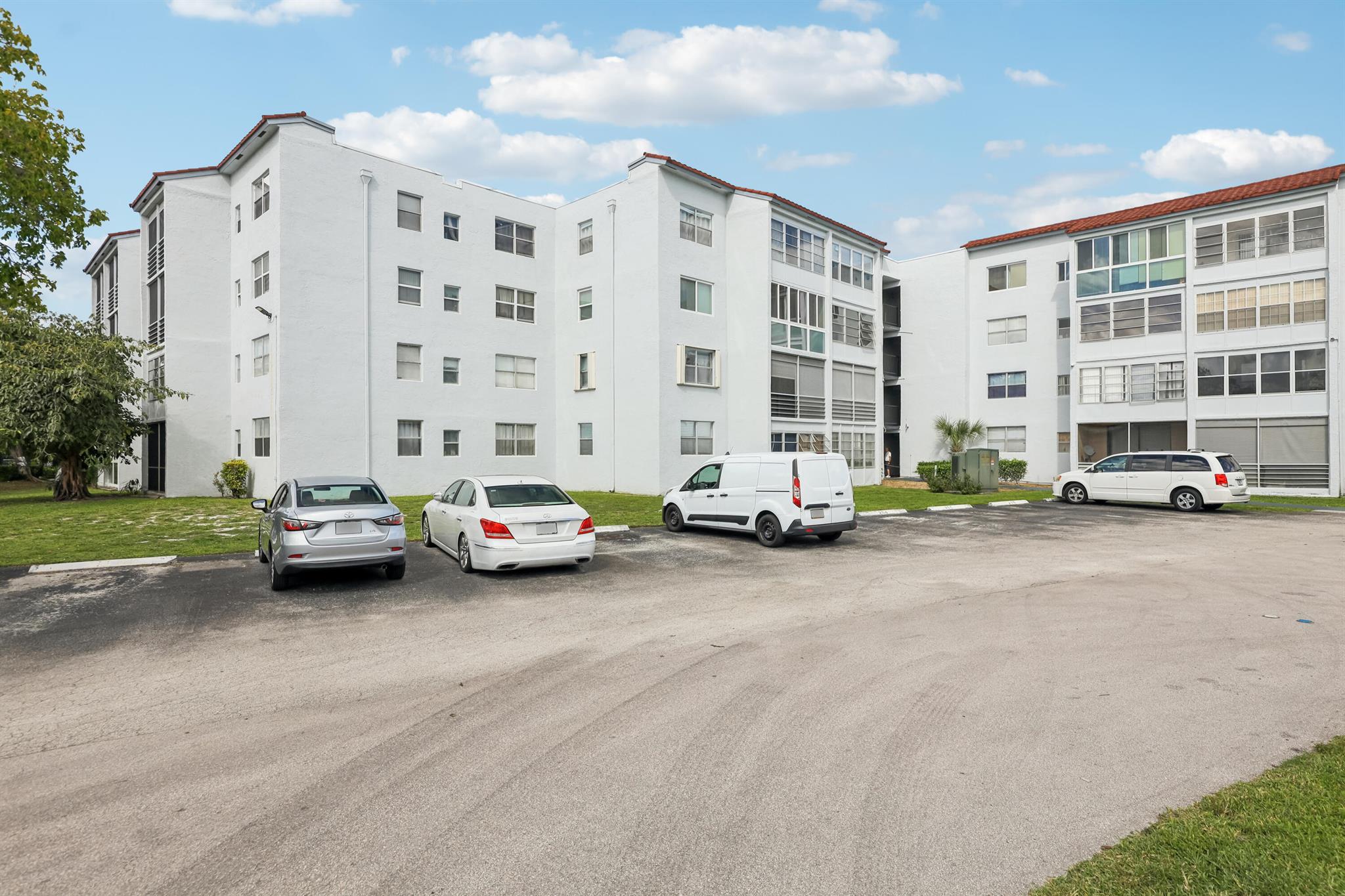 Somerset At Lauderdale La