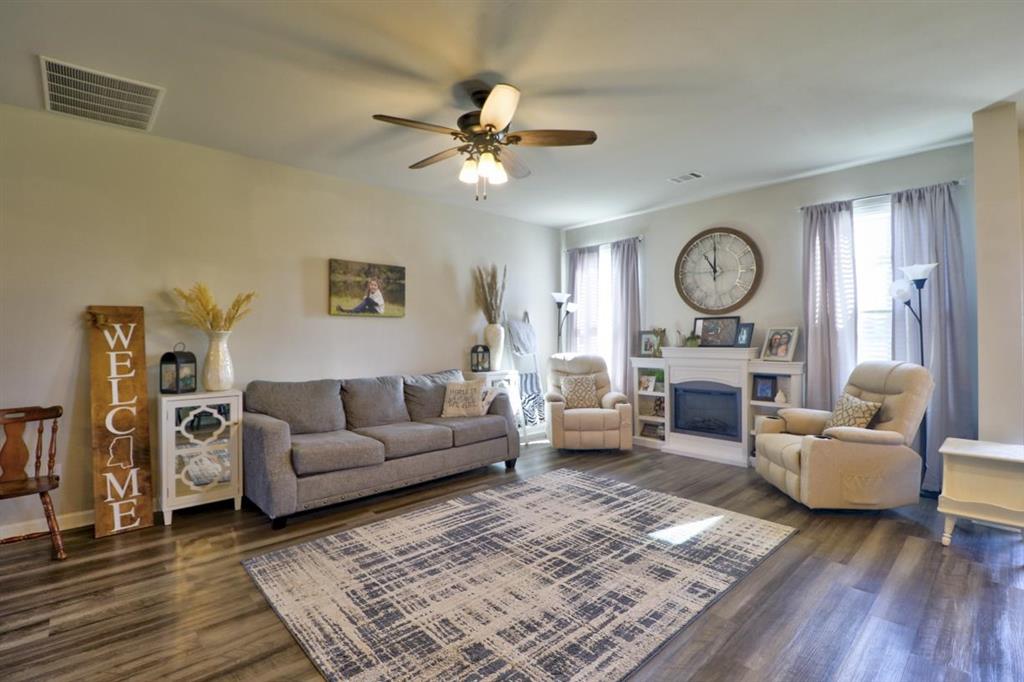 2414 Fenimore Loop — photo 2
