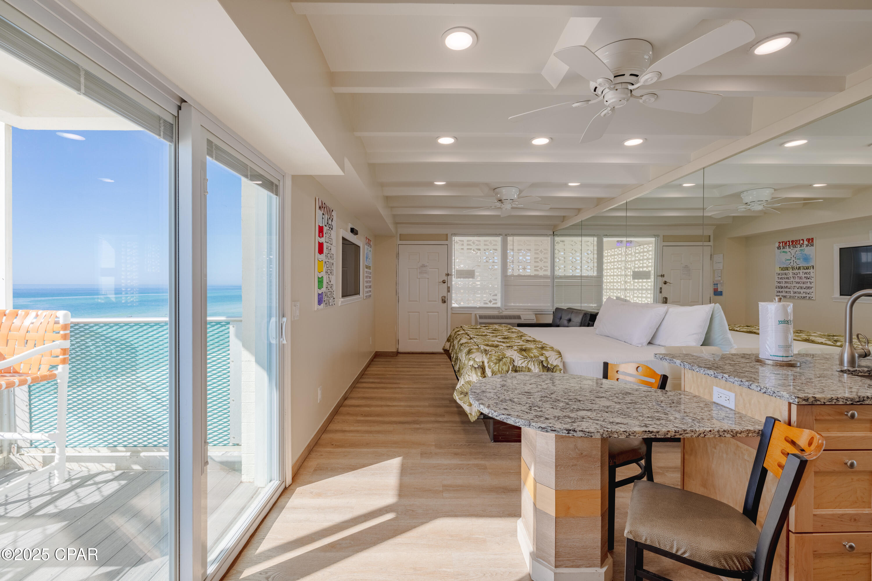 Listing photo id 14 for 14401 Front Beach Road  217