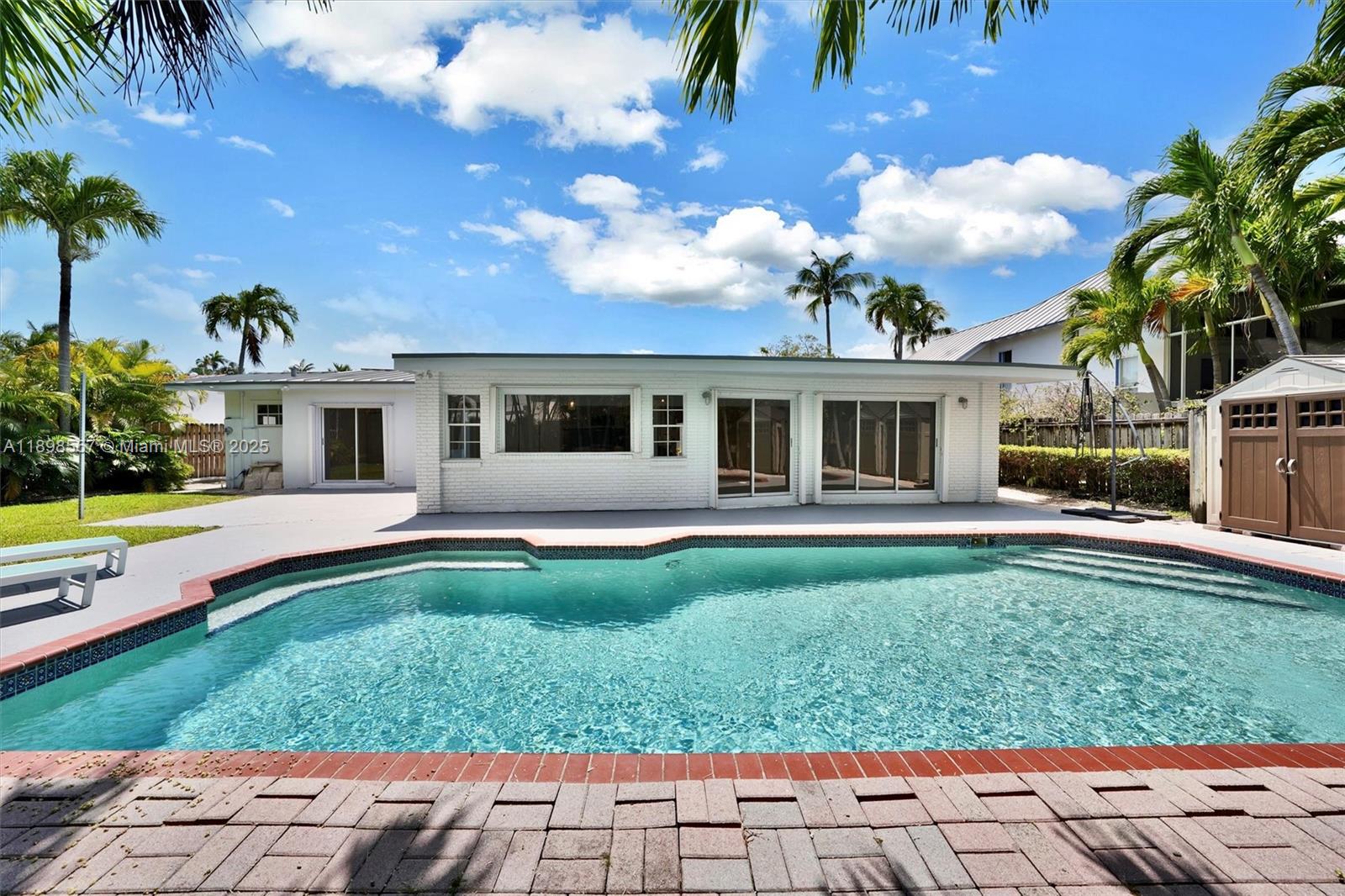255 Ridgewood Rd Key Biscayne, FL 33149