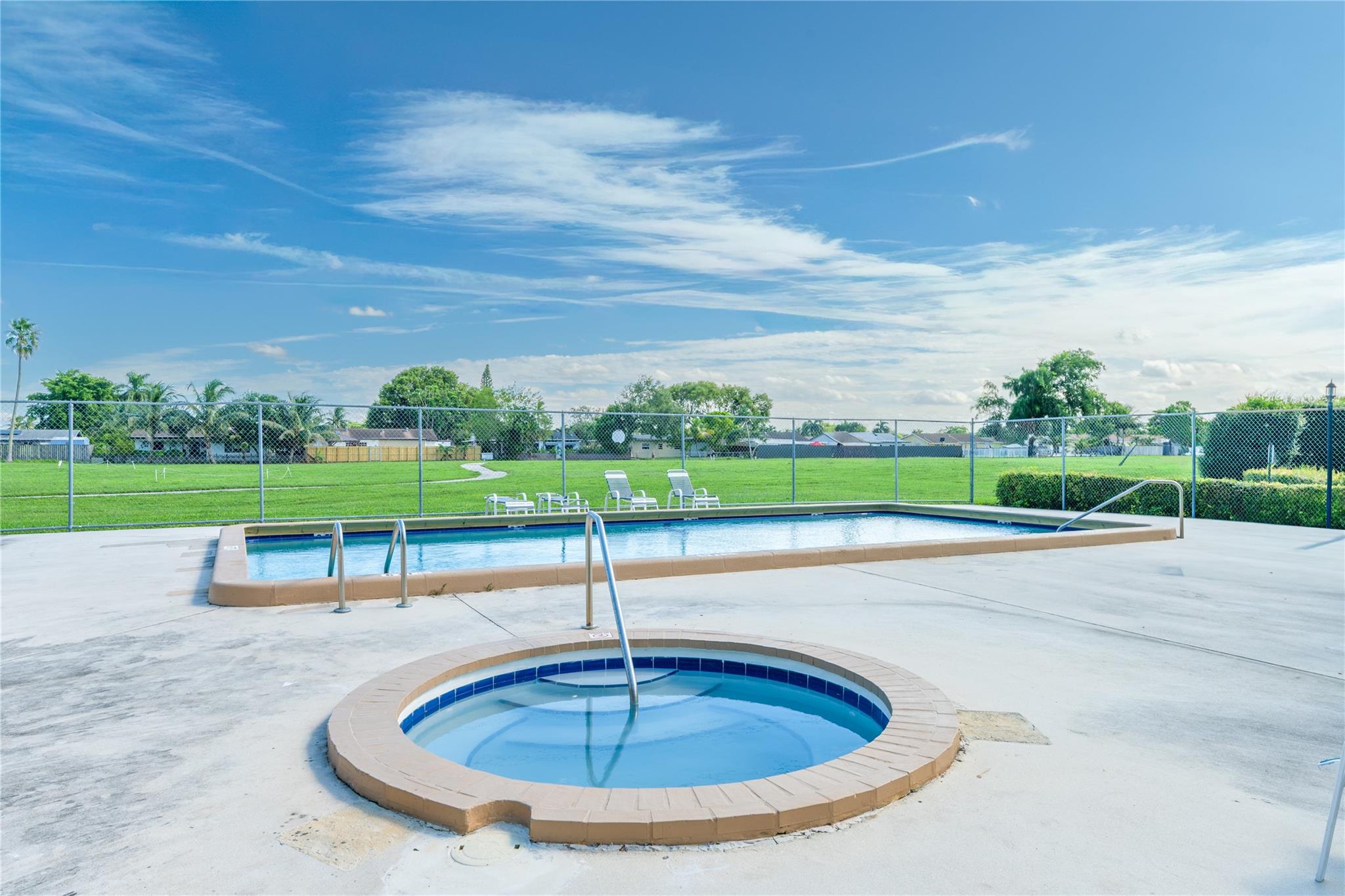 Homes for sale in Pembroke Pines, FL | 1424 Nw 97th Ter #280, Pembroke Pines, FL 33024 | MLS# F10531369