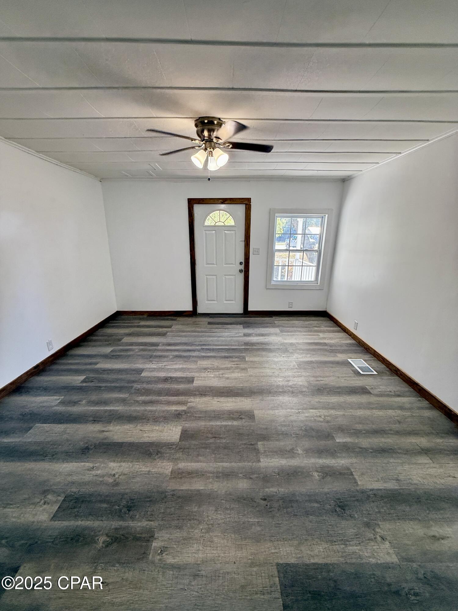 Image 12 For 5678 Hummingbird Road