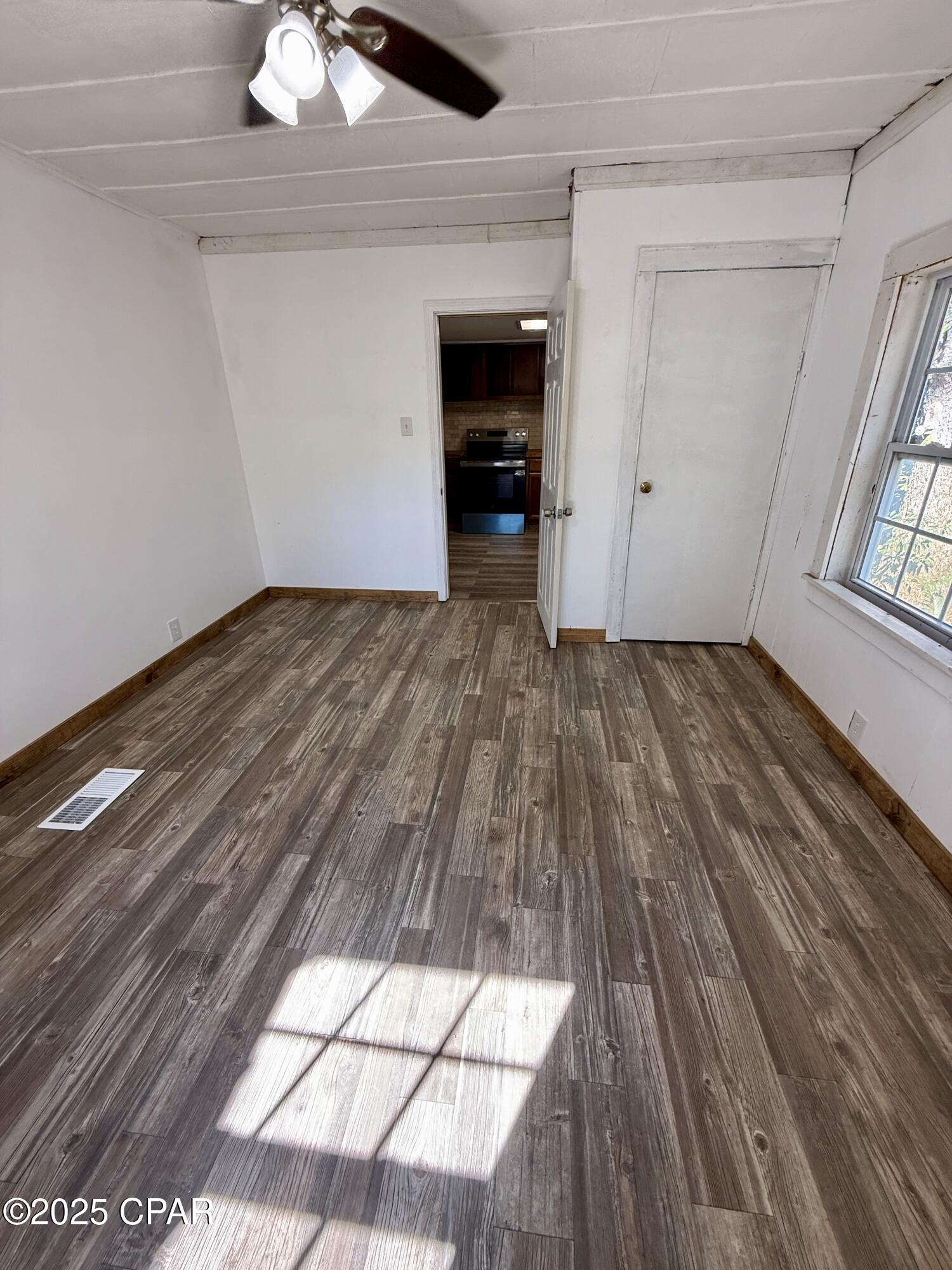 Image 17 For 5678 Hummingbird Road