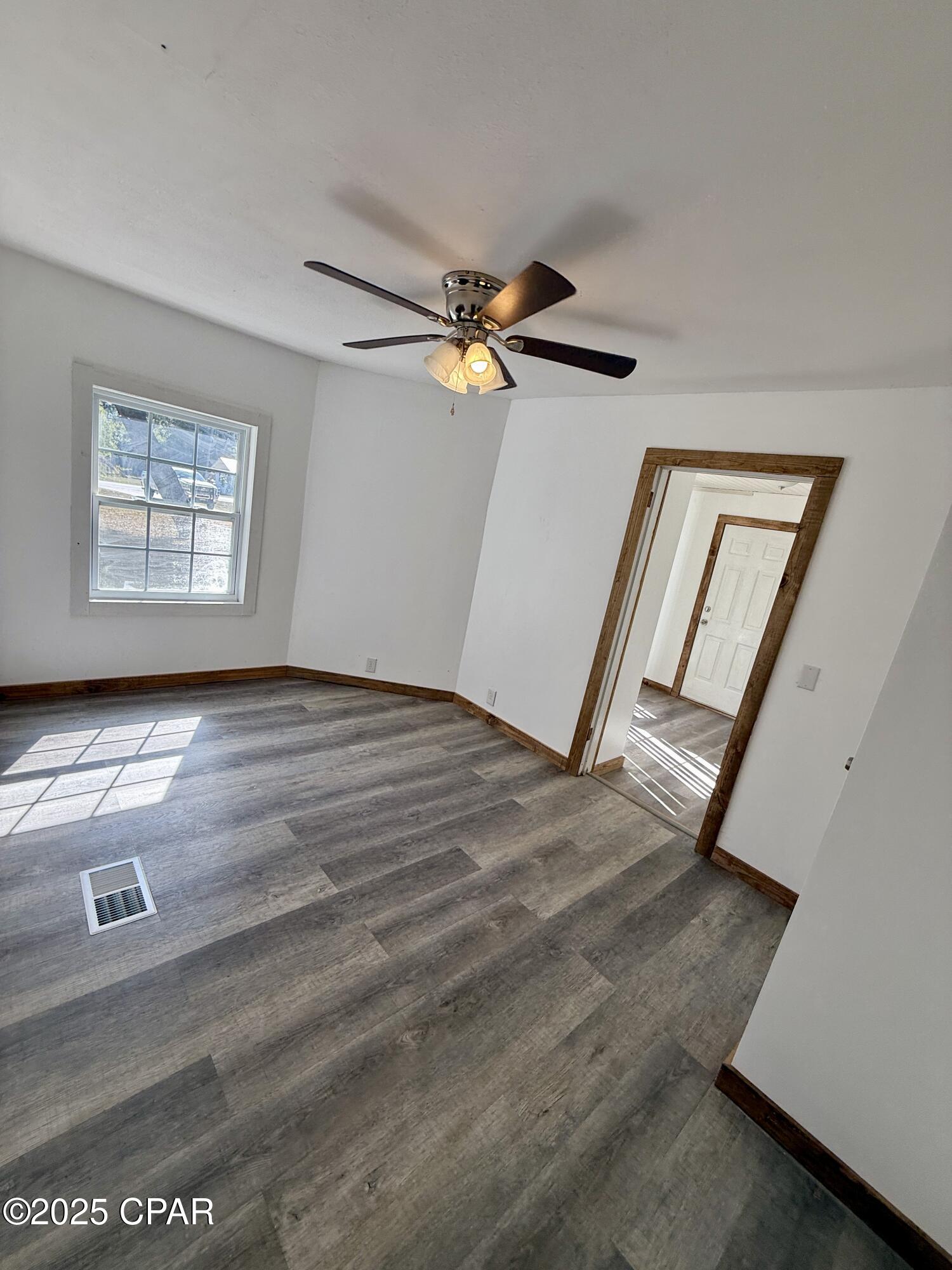 Image 21 For 5678 Hummingbird Road