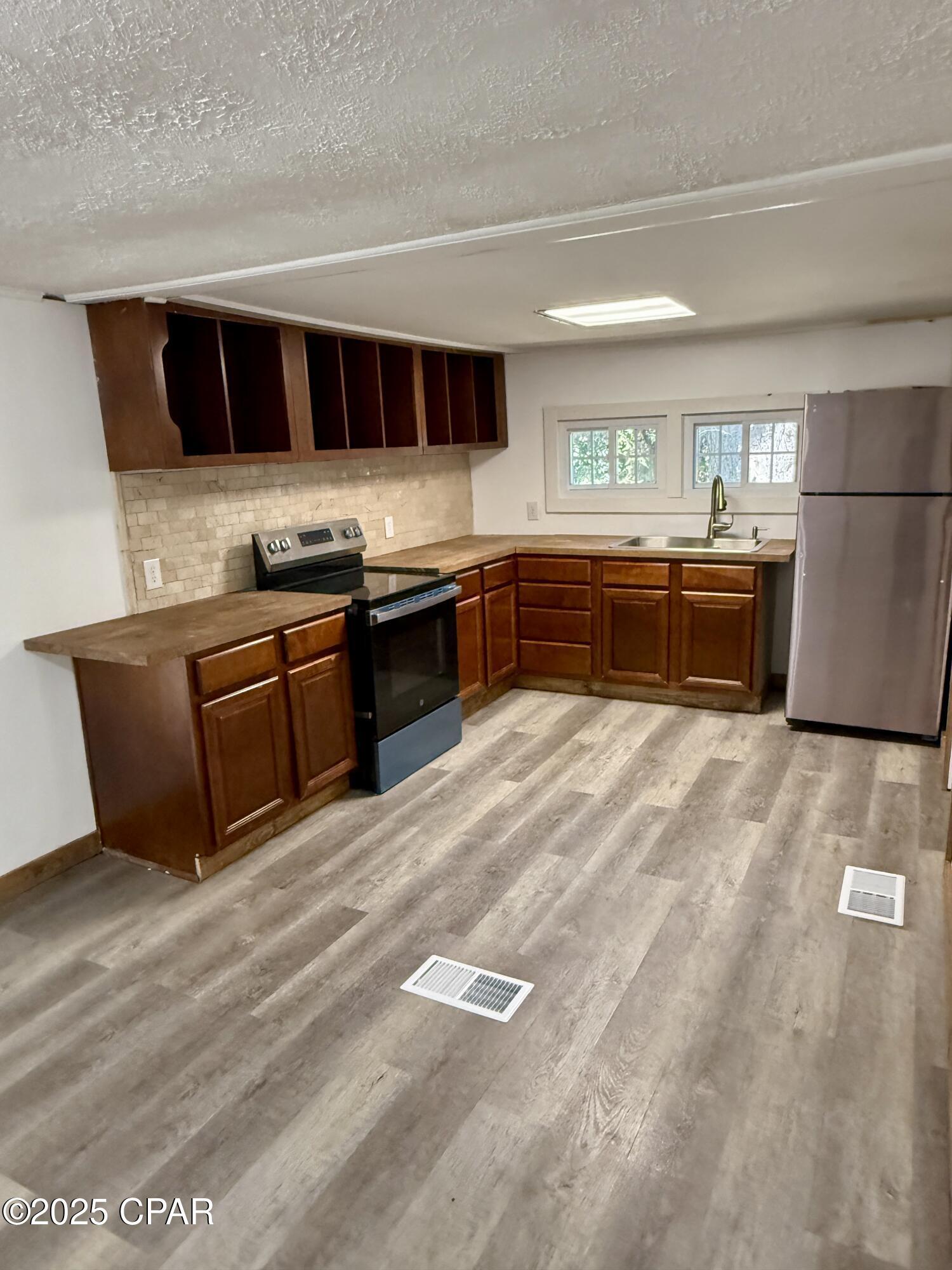 Image 9 For 5678 Hummingbird Road