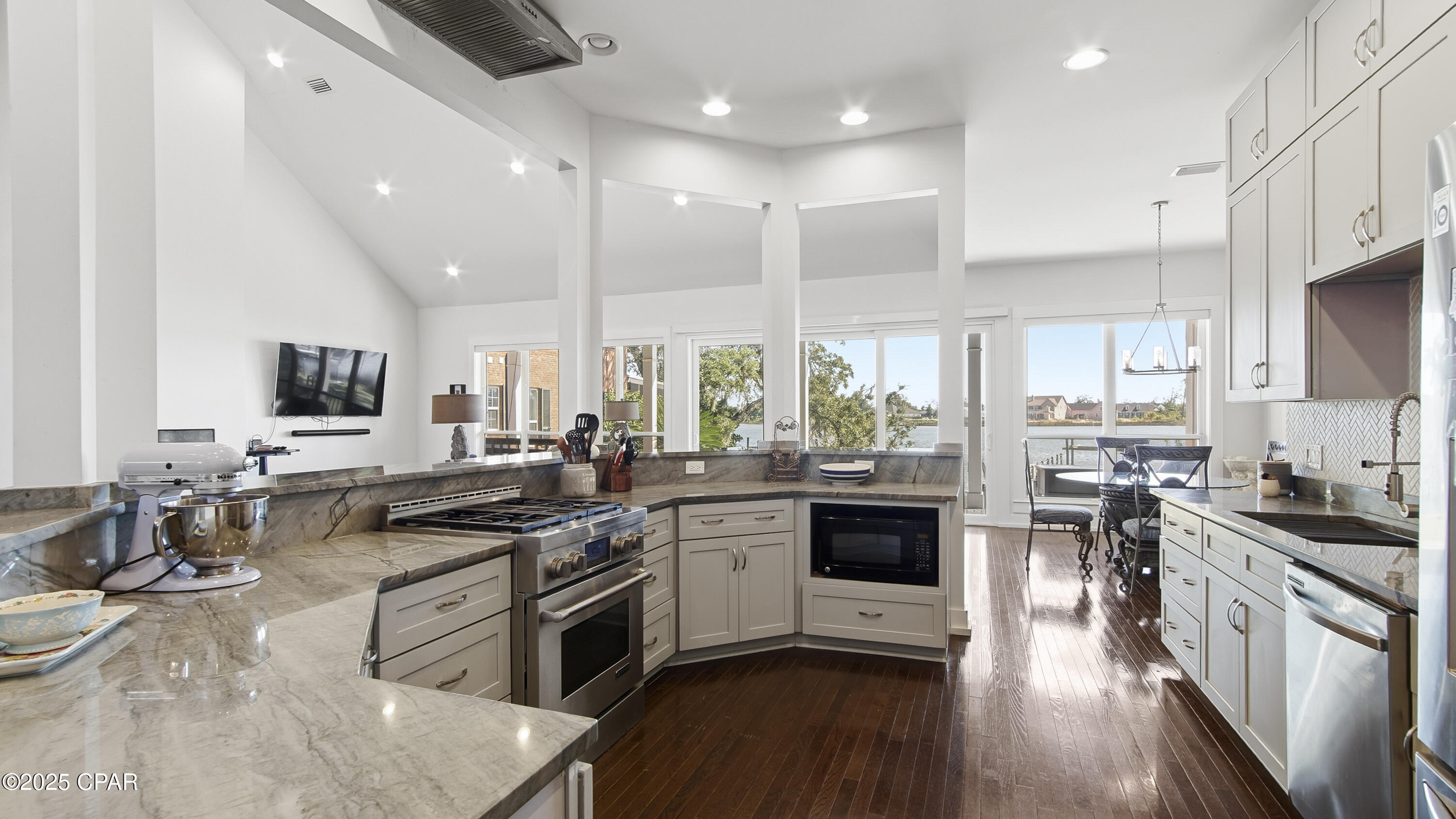 Image 25 For 2502 Country Club Drive