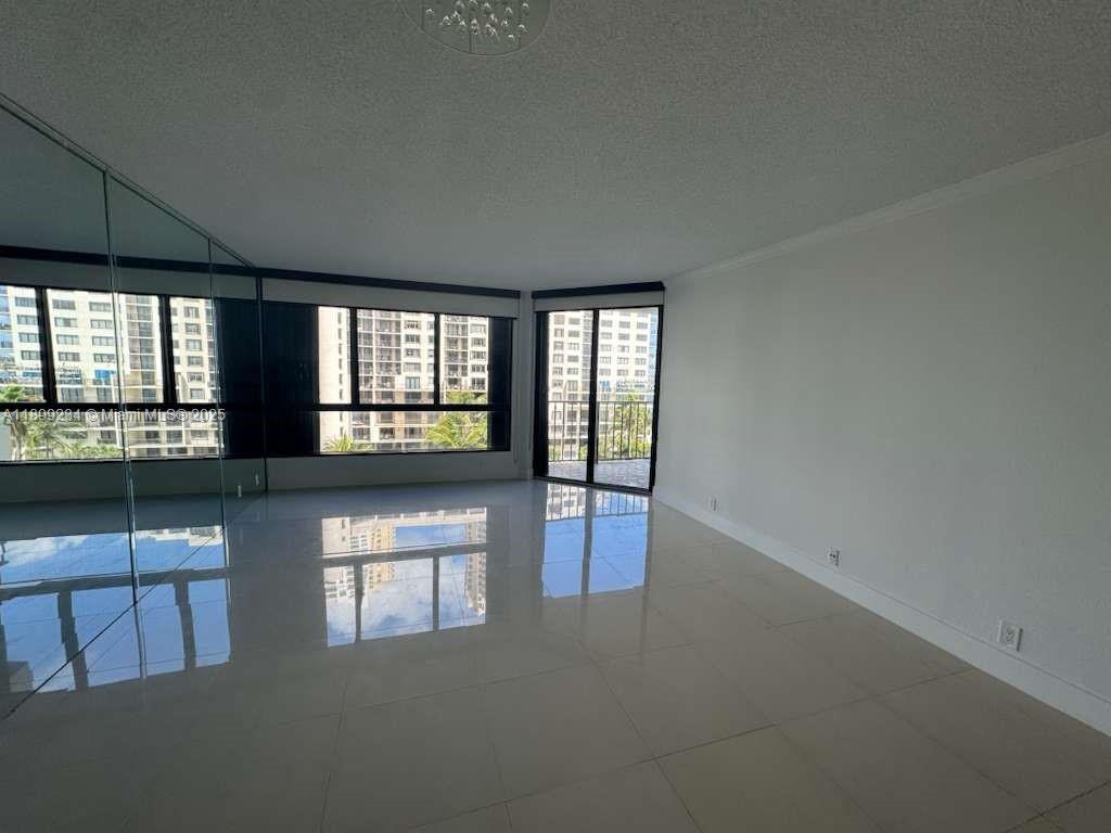 Condo for Sale in Miami, FL