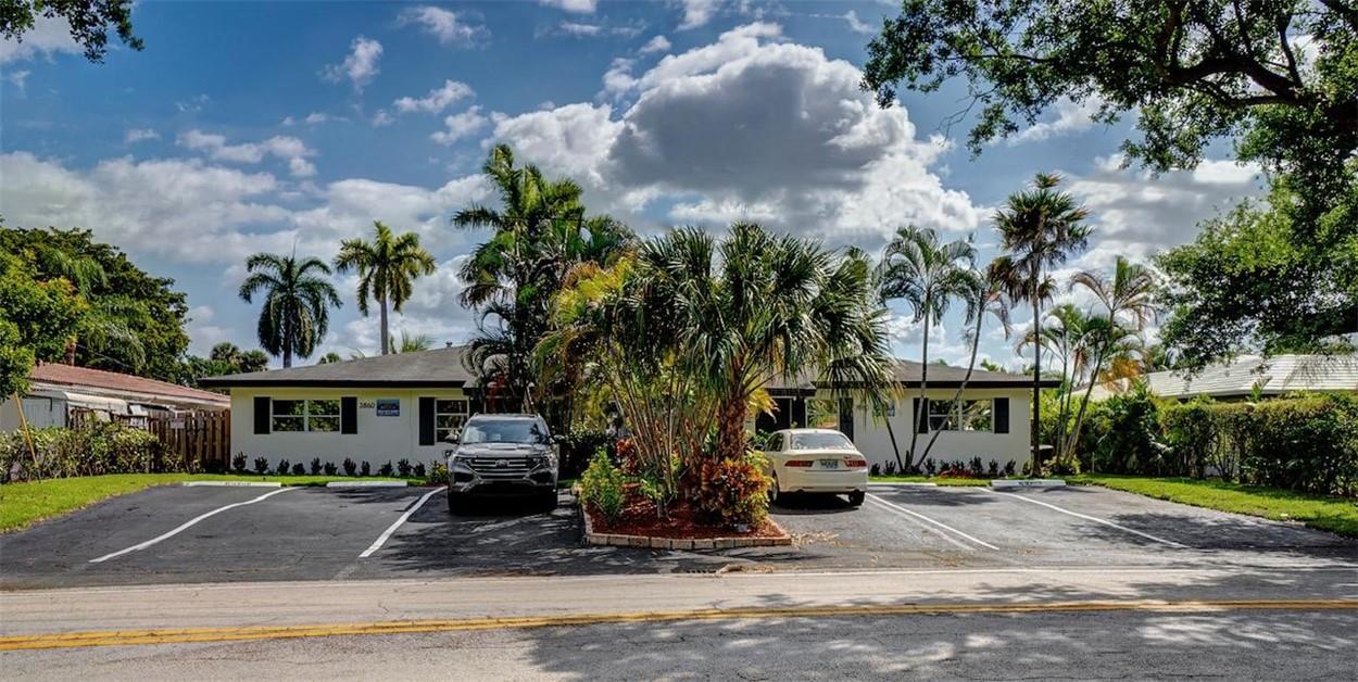 Homes for sale in Lighthouse Point, FL | 3860 Ne 23Rd Ave, Lighthouse Point, FL 33064 | MLS# F10532628