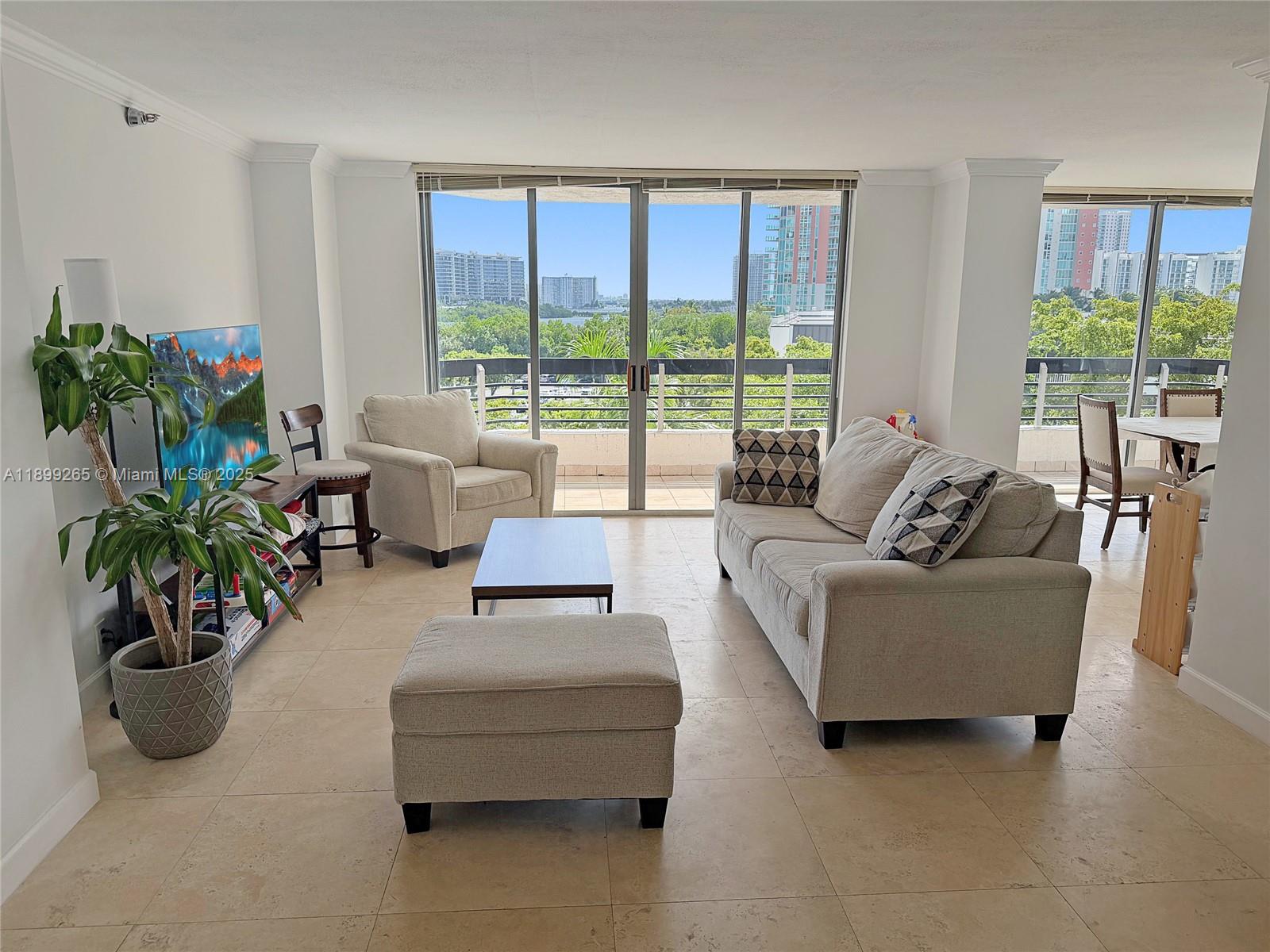 Mystic Pointe Tower 600 C