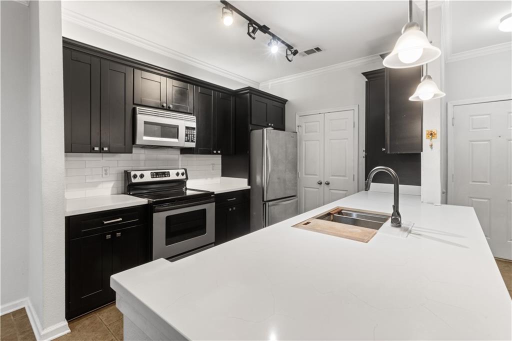 listing main picture