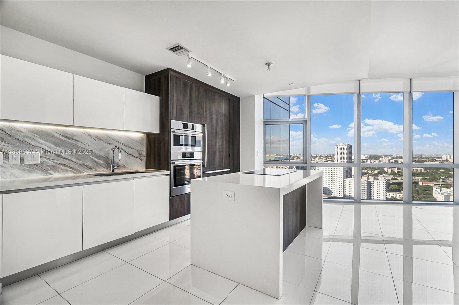 Condo for Sale in Miami, FL
