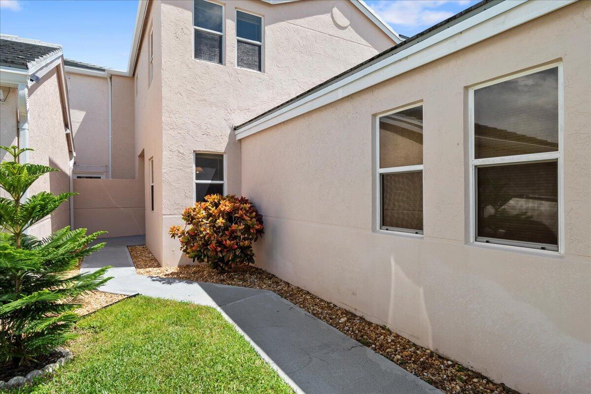 Homes for sale in Greenacres, FL | 1007 Island Manor Dr, Greenacres, FL 33413 | MLS# R11134100