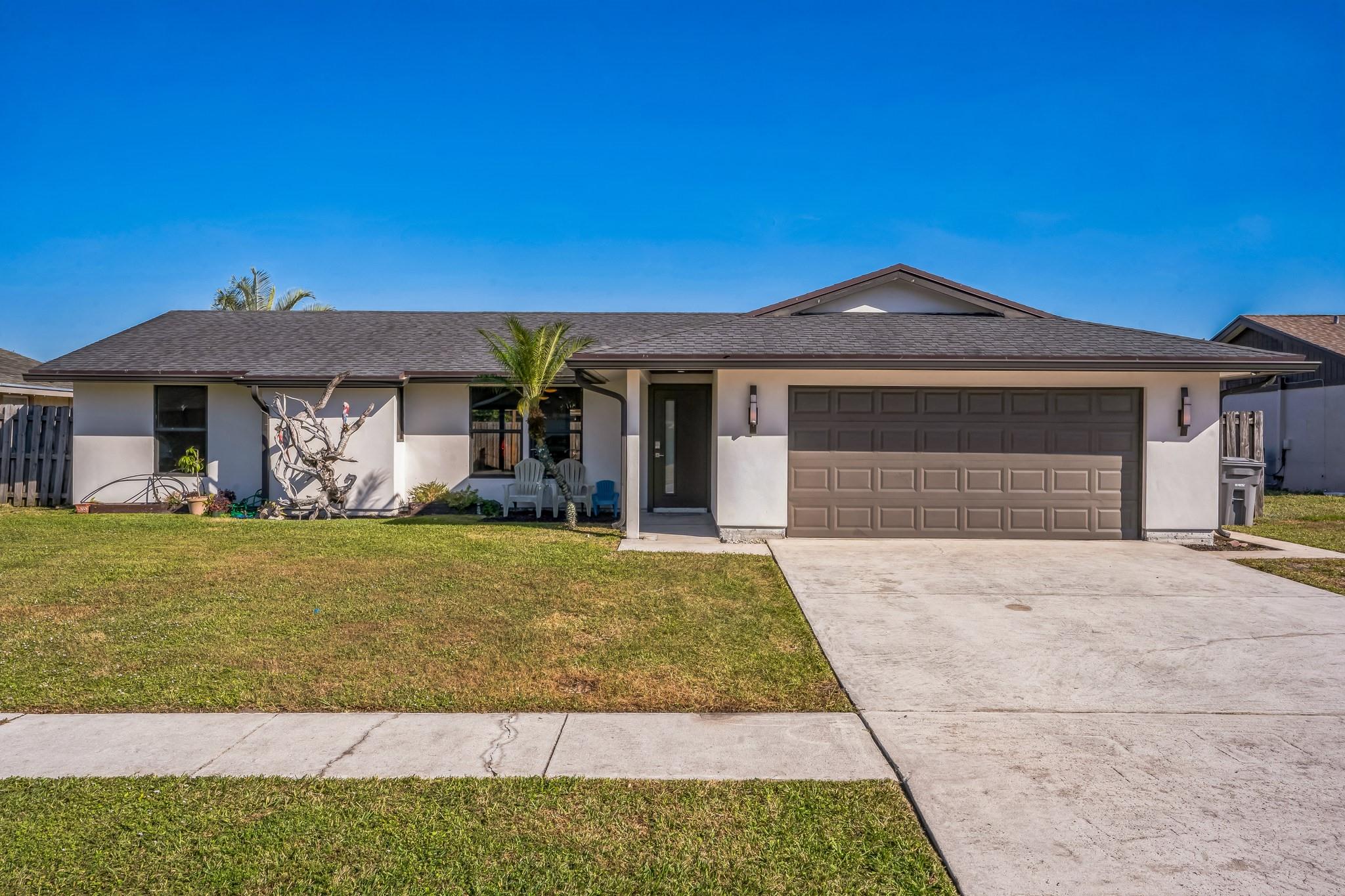 Homes for sale in Boynton Beach, FL | 8460 Raymond Dr, Boynton Beach, FL 33472 | MLS# F10531150