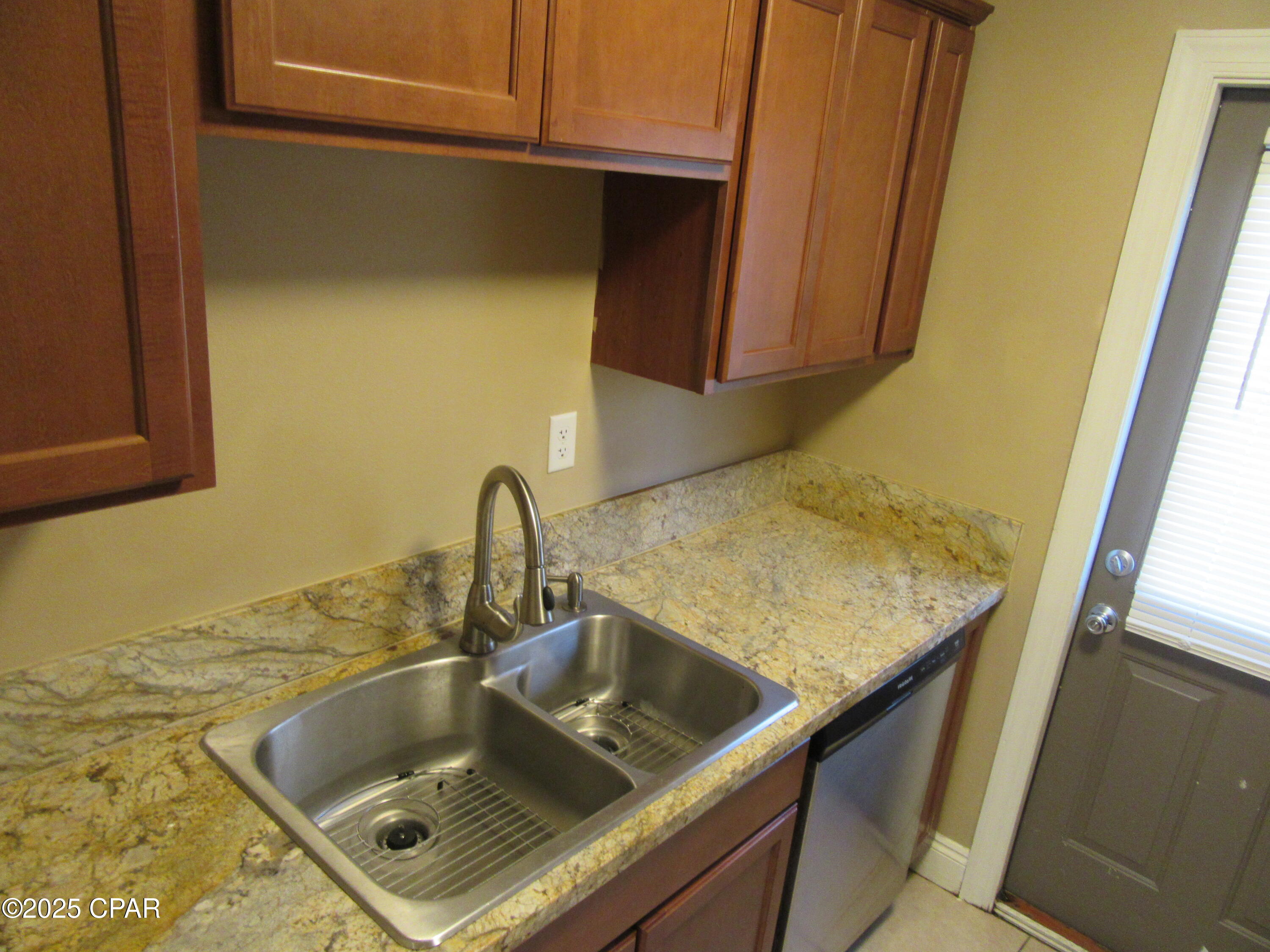 Image 7 For 1410 New York Avenue #c