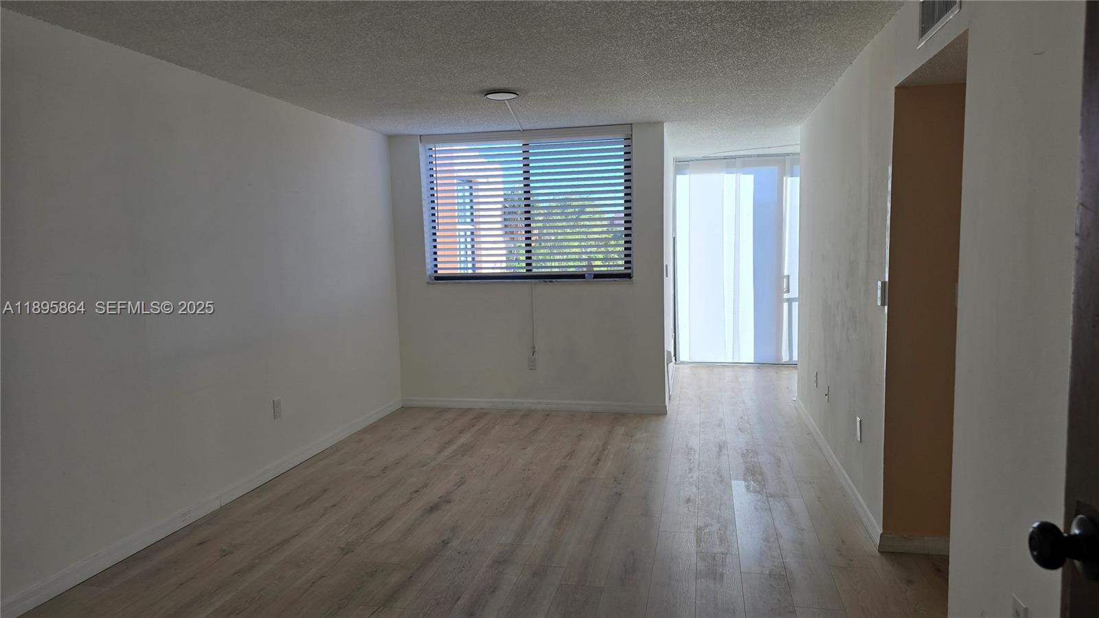 Versialles Gardens II Con