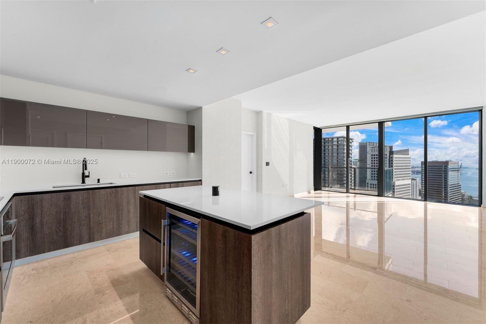 Condo for Sale in Miami, FL