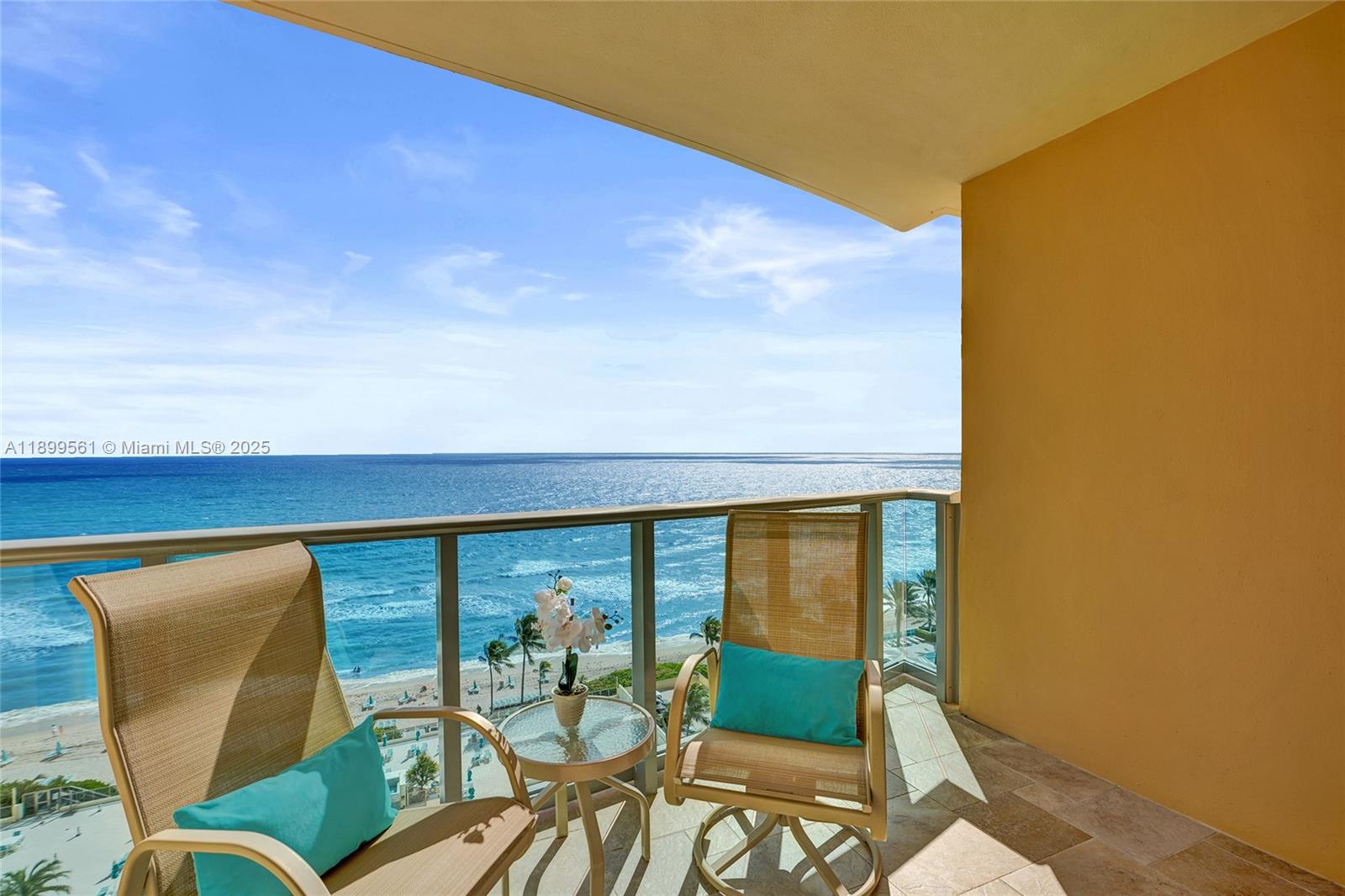 Condo for Sale in Hollywood, FL