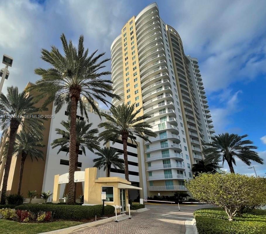 Duo Condominium West