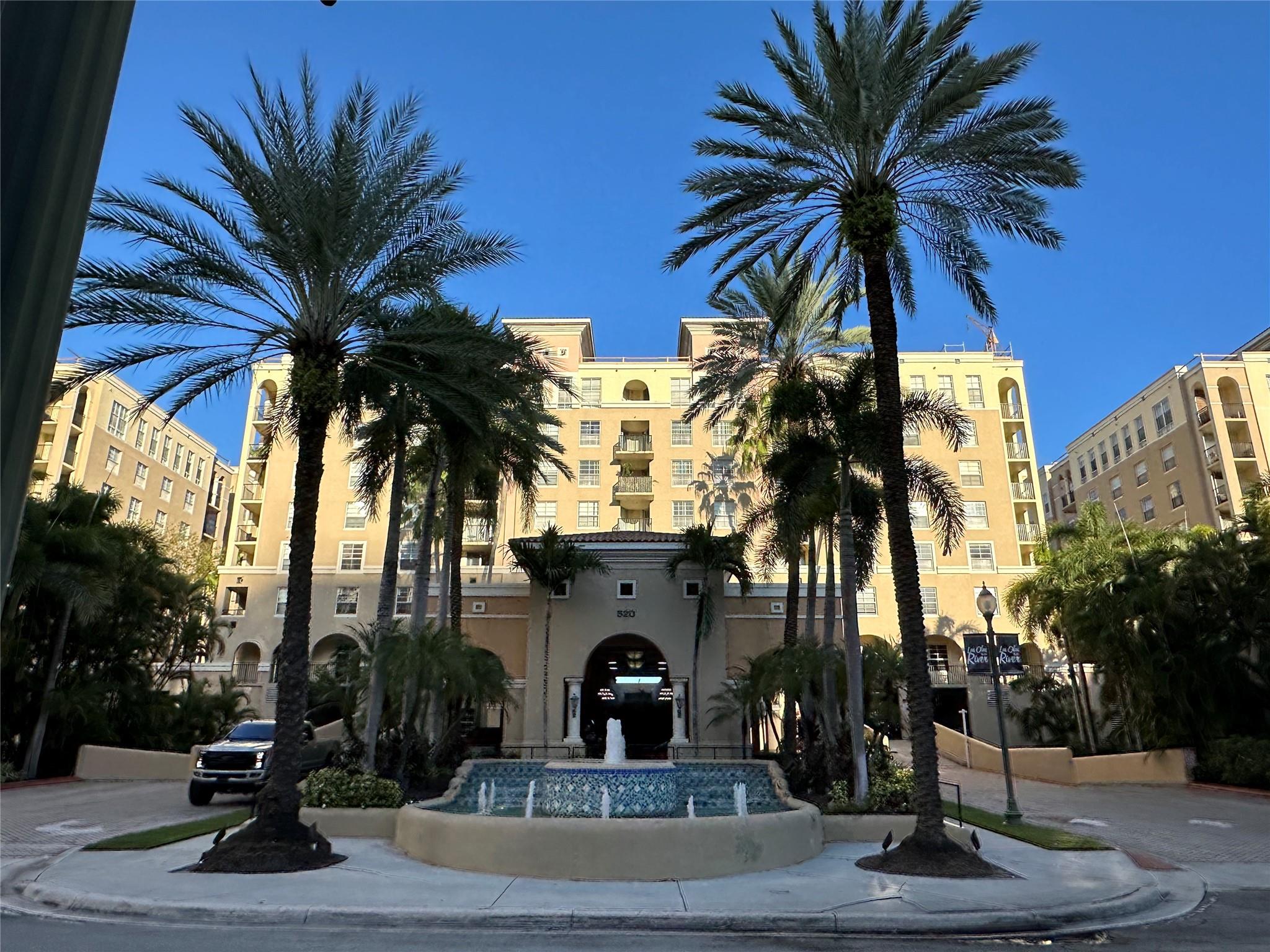 Las Olas By The River