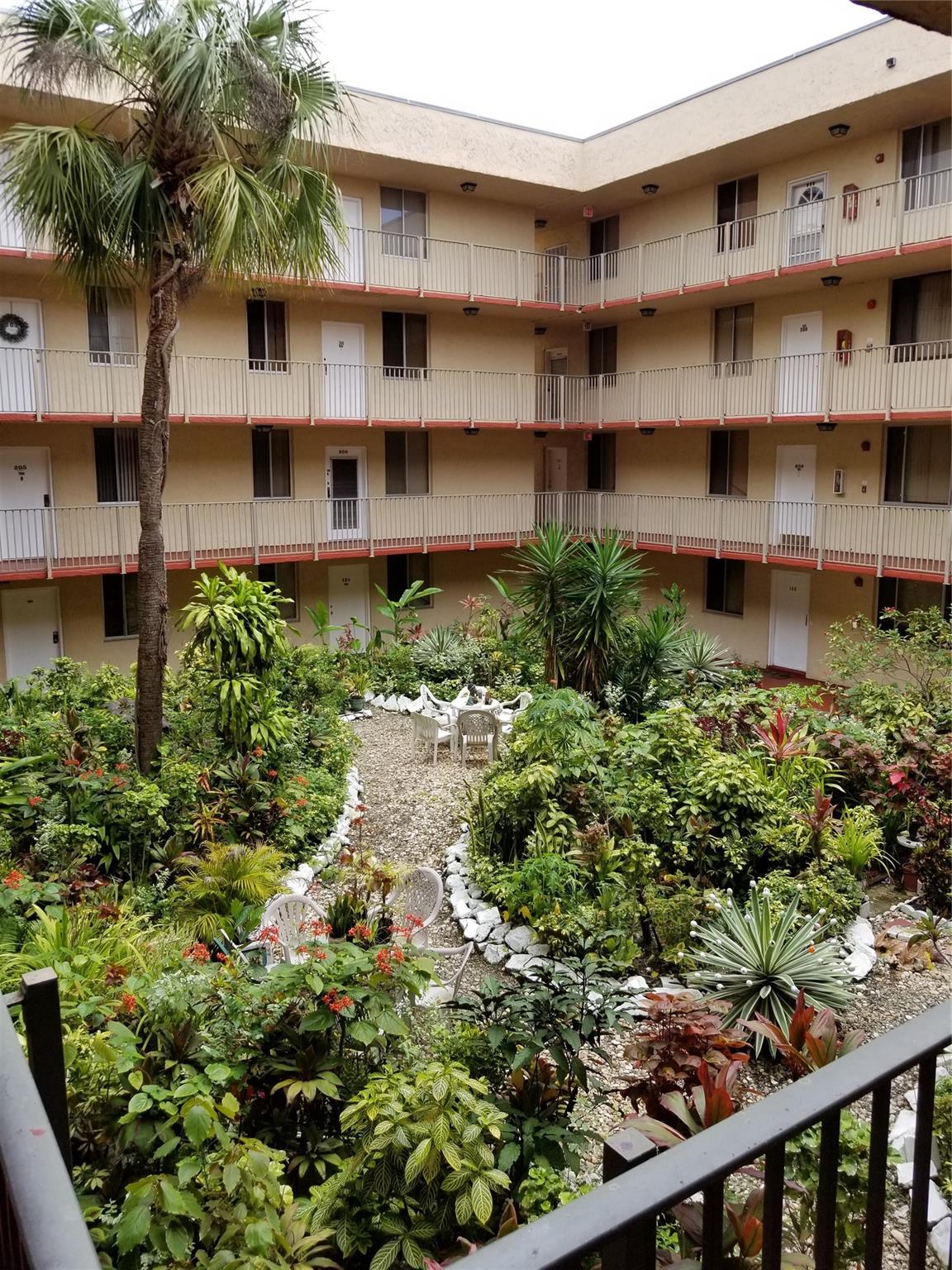 Somerset Lakes Condo