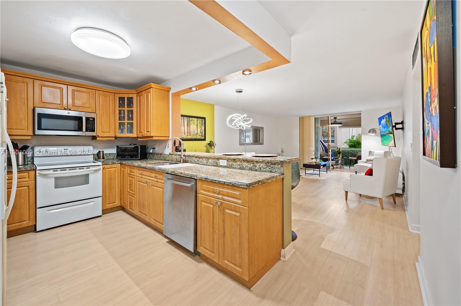 Meadowbrook Lakes Condo