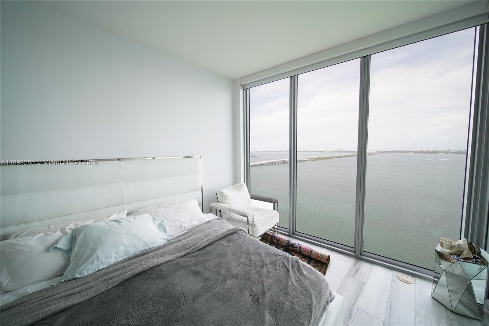 Apartamento à Venda em Miami, FL