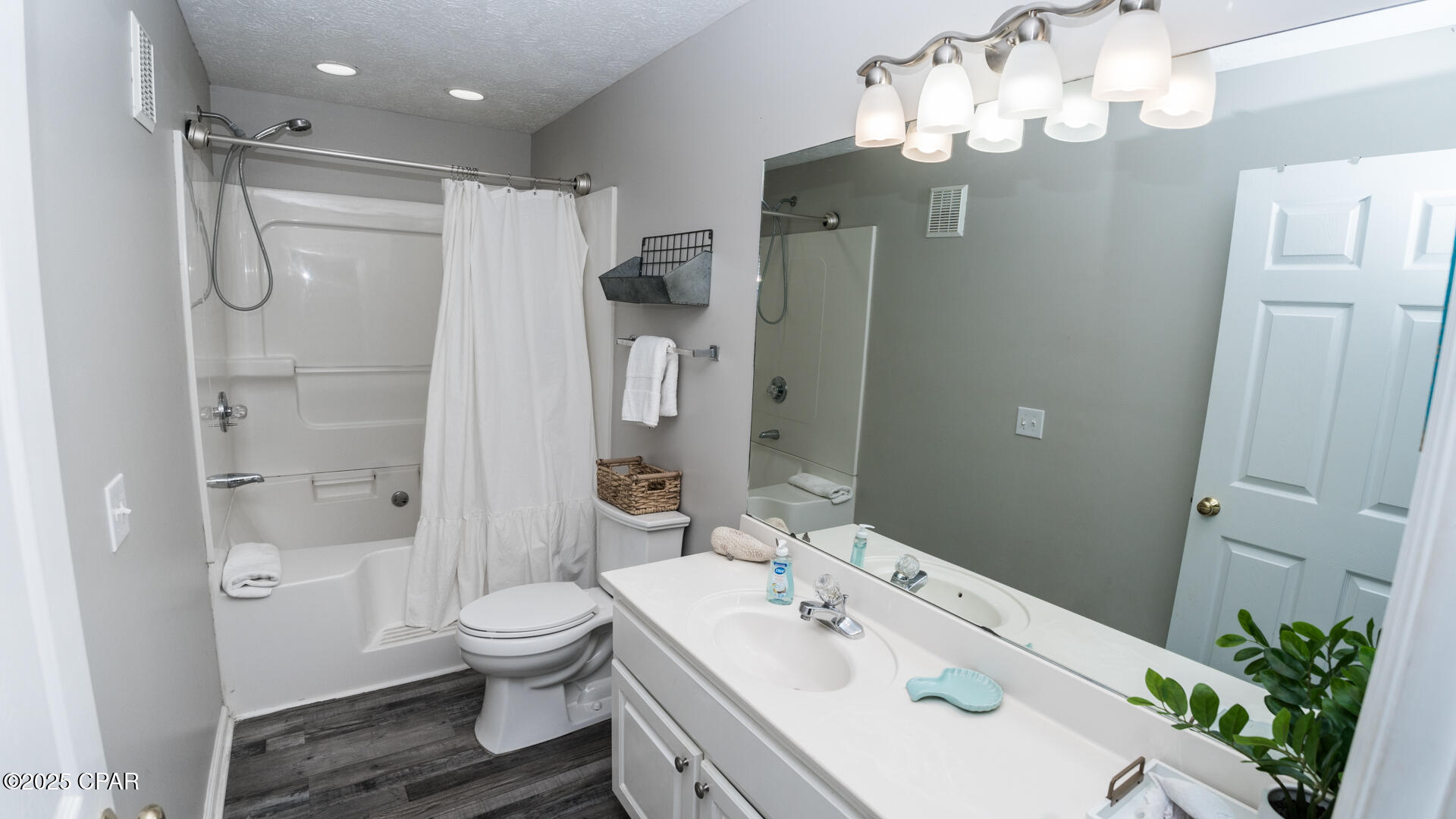 Image 22 For 17462 Front Beach  56201