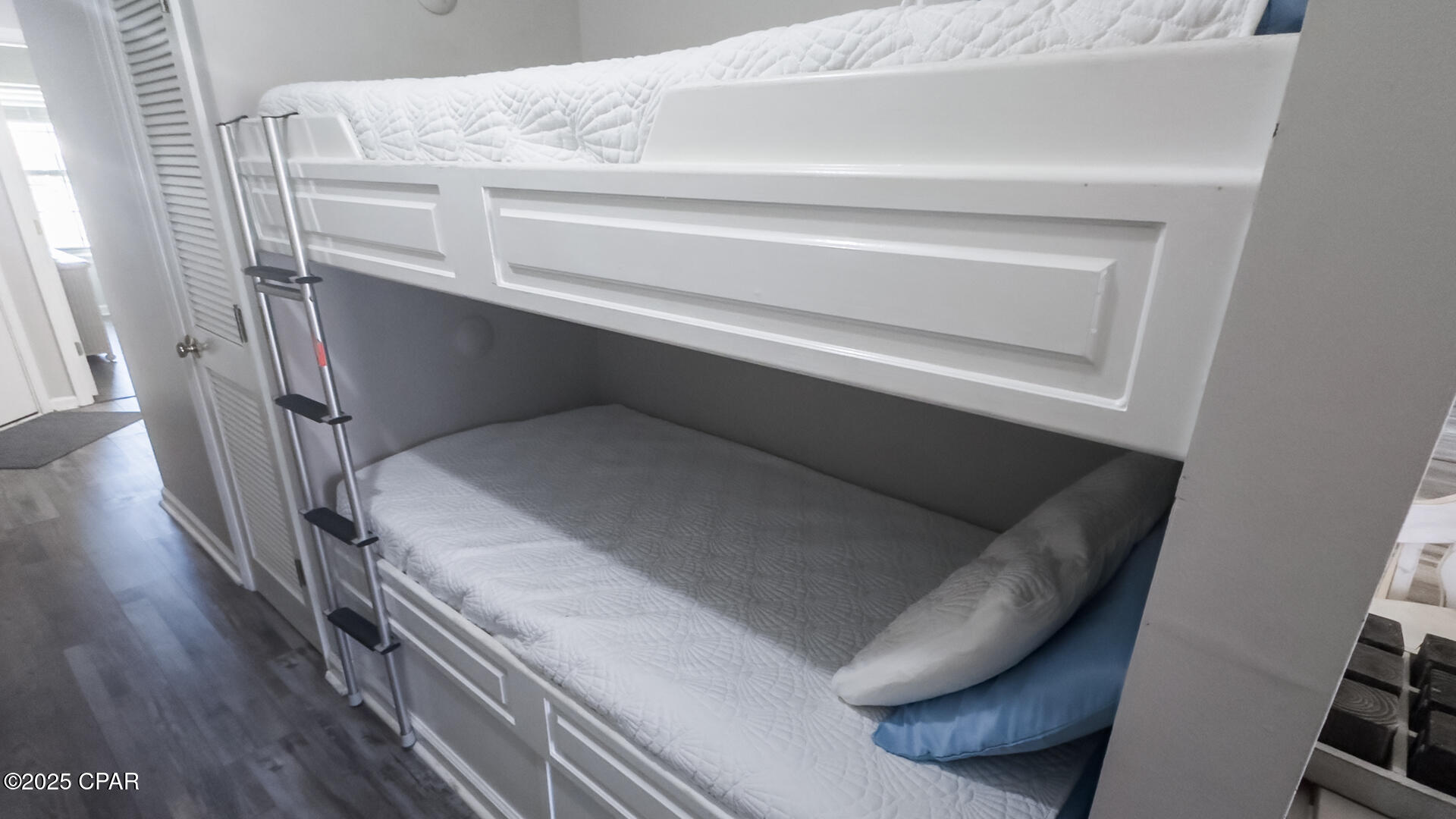 Image 31 For 17462 Front Beach  56201