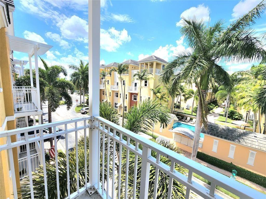 Homes for sale in Lighthouse Point, FL | 2317 Vintage Dr, Lighthouse Point, FL 33064 | MLS# F10532725