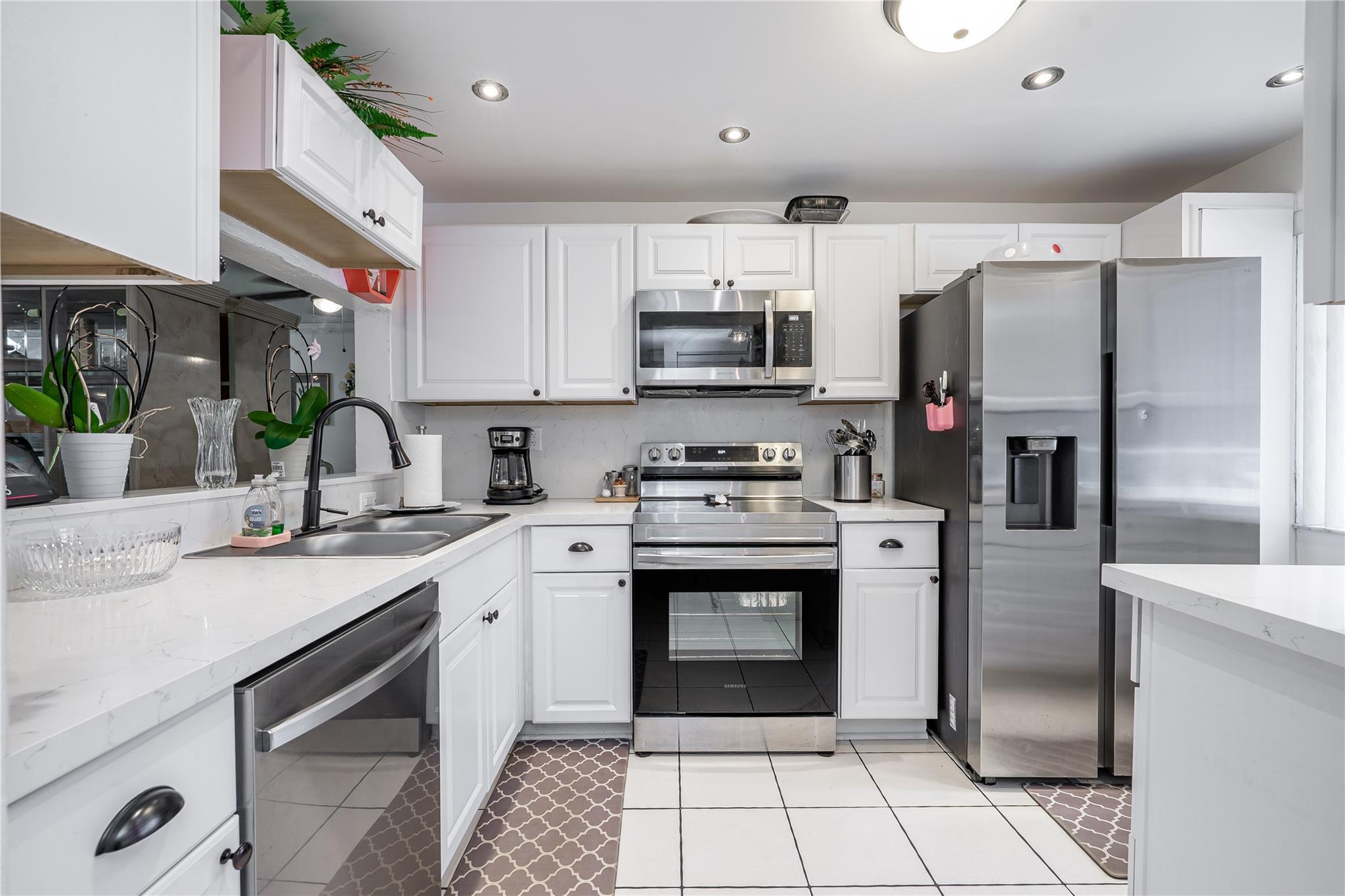 Homes for sale in Lauderhill, FL | 3601 Inverrary Dr #107, Lauderhill, FL 33319 | MLS# F10530179