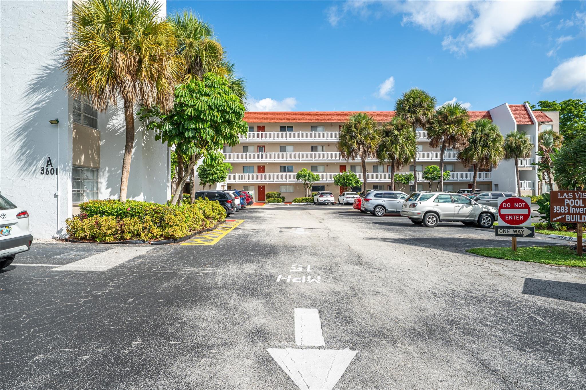 Homes for sale in Lauderhill, FL | 3601 Inverrary Dr #107, Lauderhill, FL 33319 | MLS# F10530179