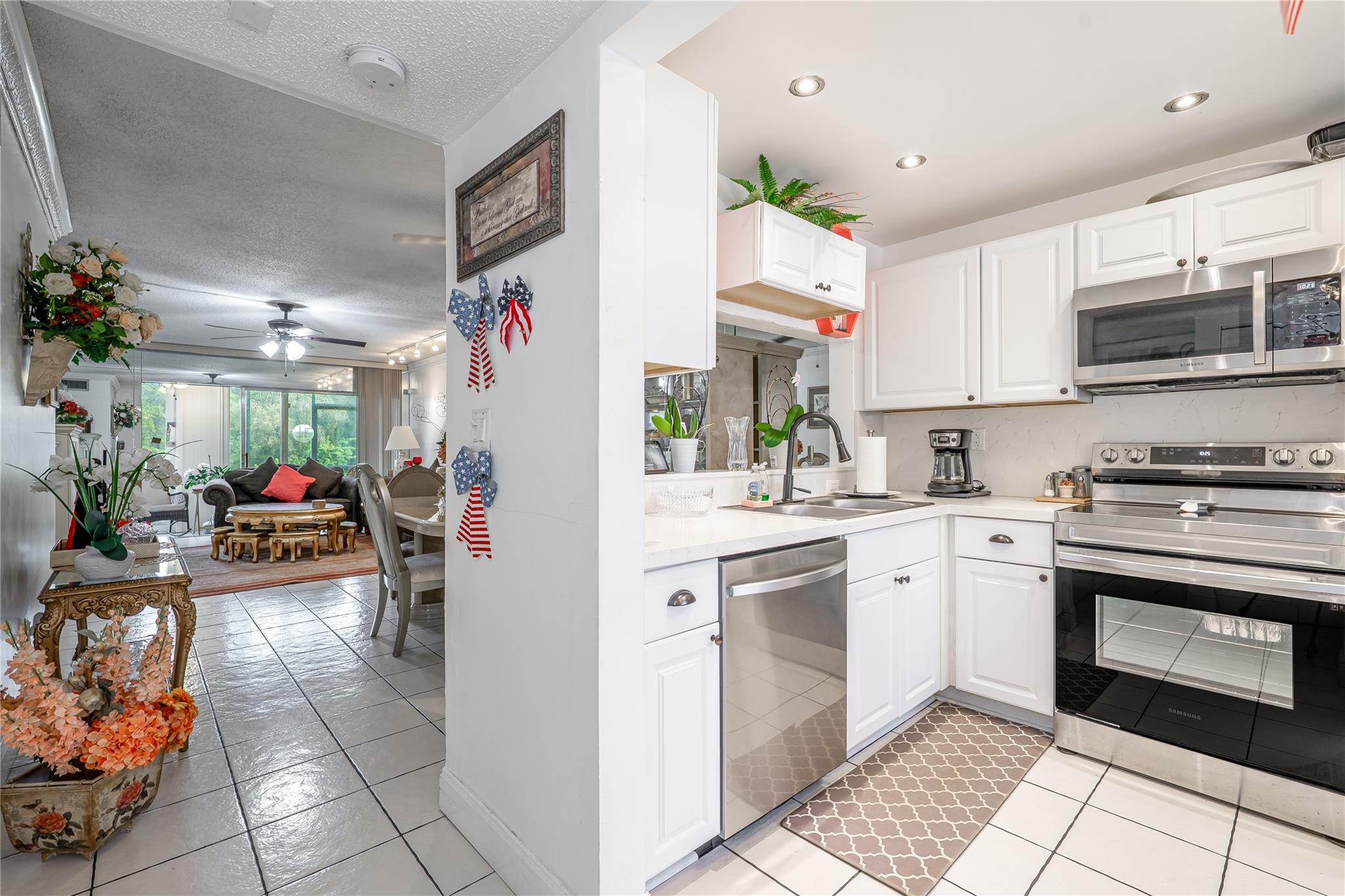 Homes for sale in Lauderhill, FL | 3601 Inverrary Dr #107, Lauderhill, FL 33319 | MLS# F10530179