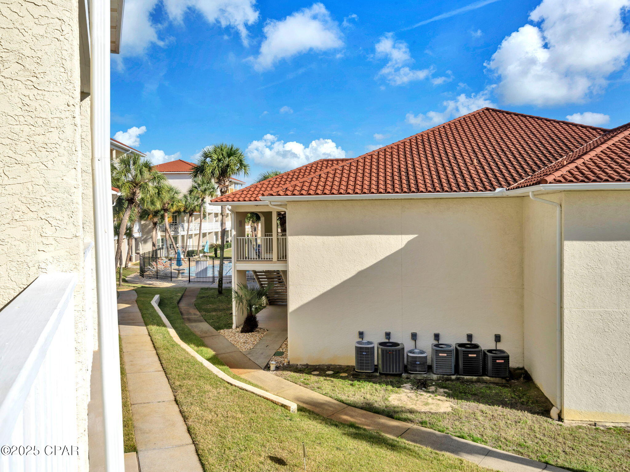 Image 40 For 17462 Front Beach  54205