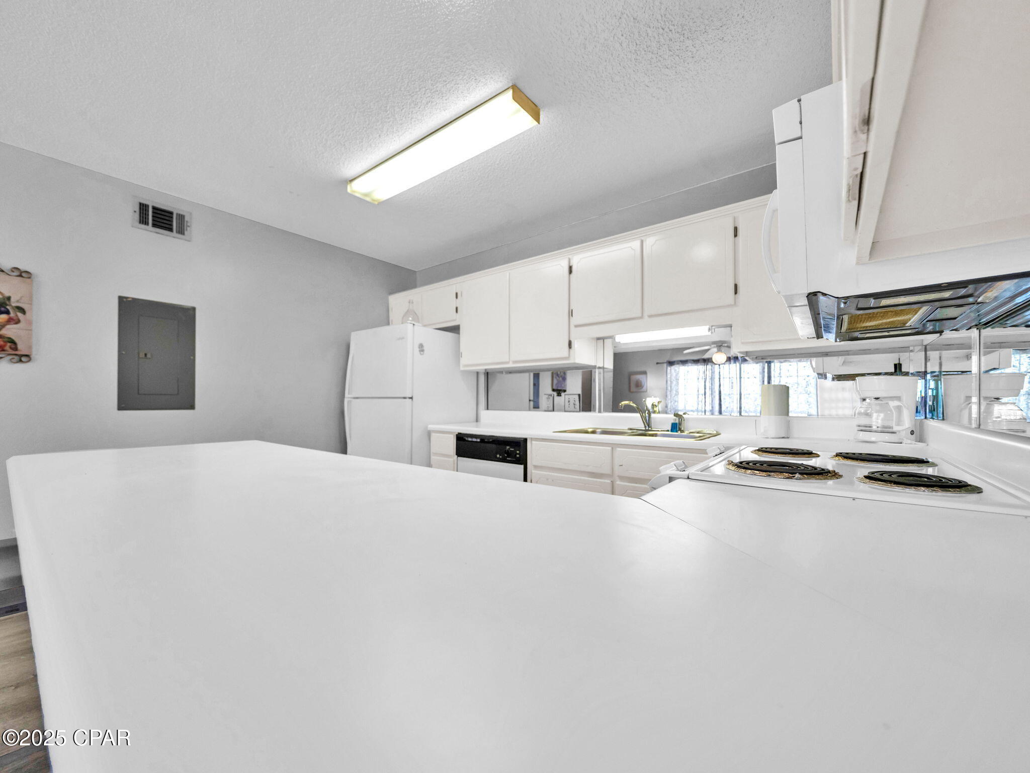 Image 46 For 17462 Front Beach  54205