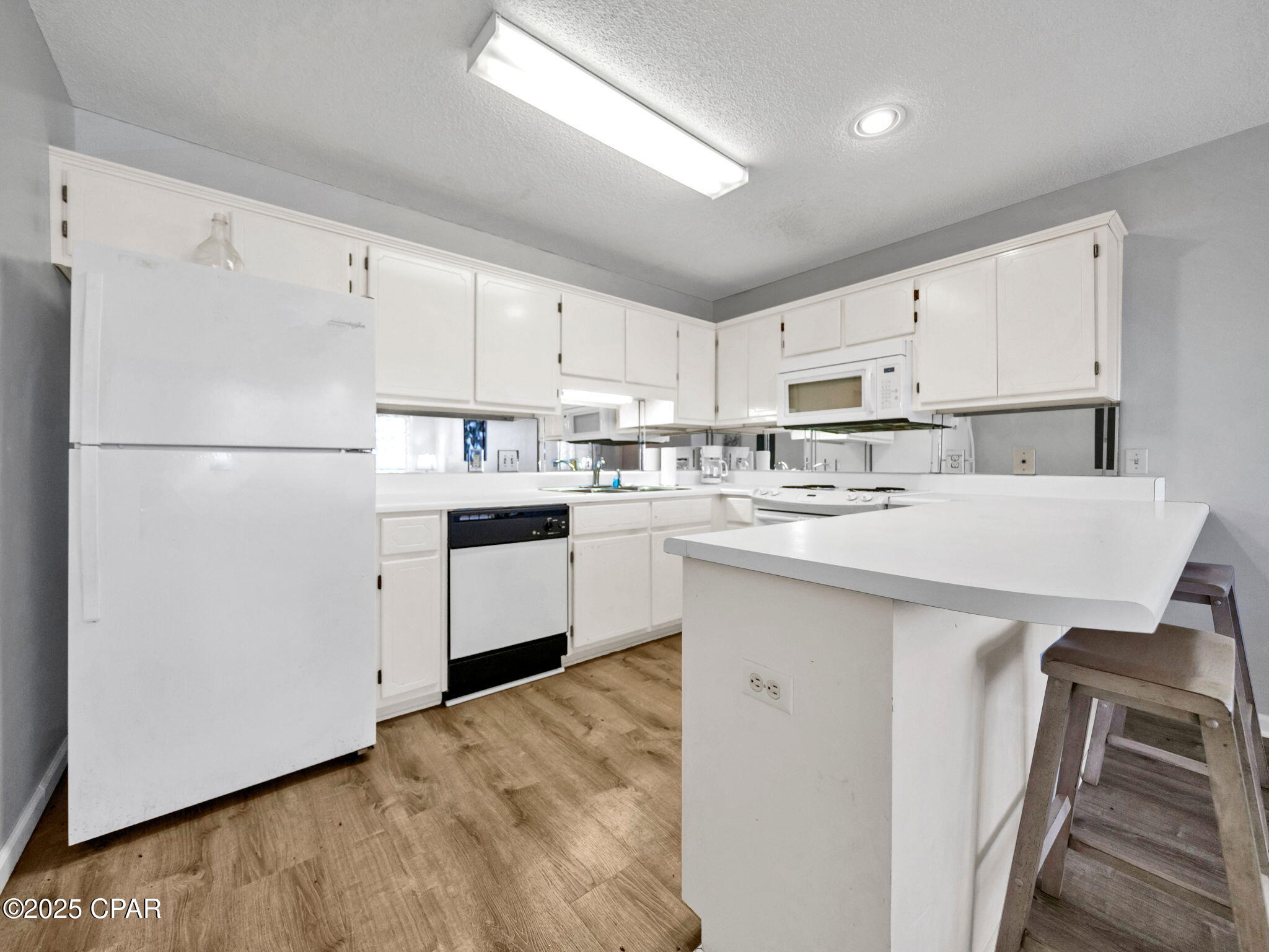 Image 47 For 17462 Front Beach  54205