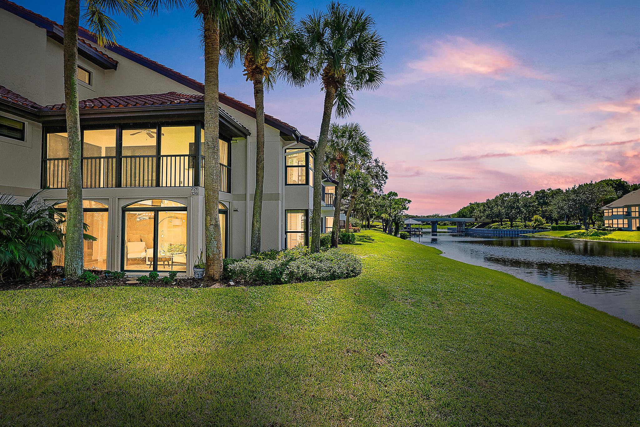 Jonathans Landing - Trade