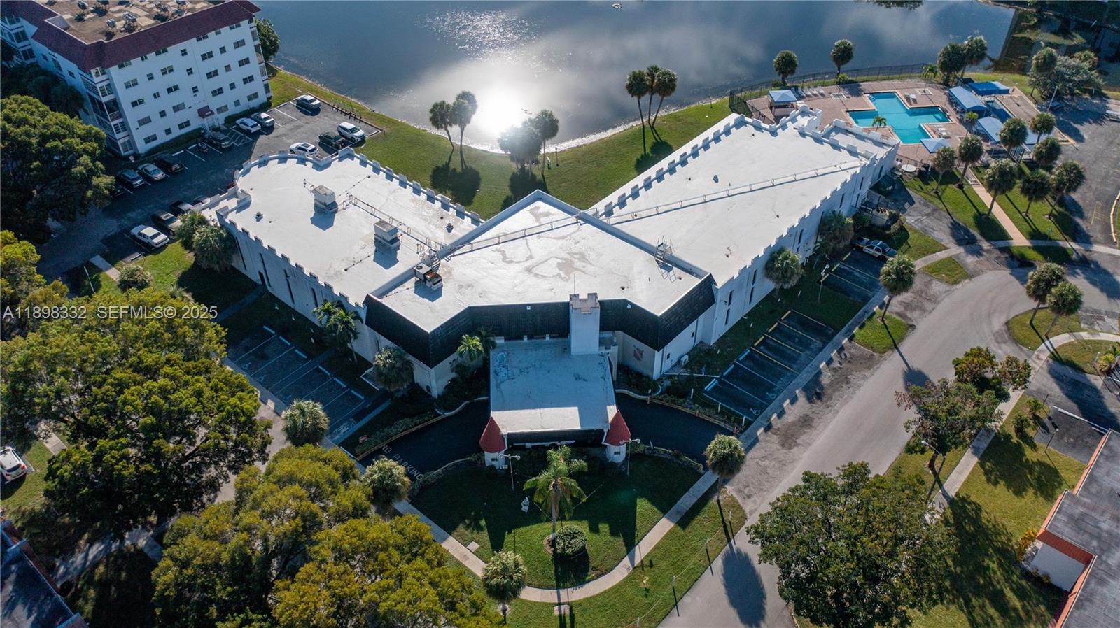 Castle Apartments 11 Cond