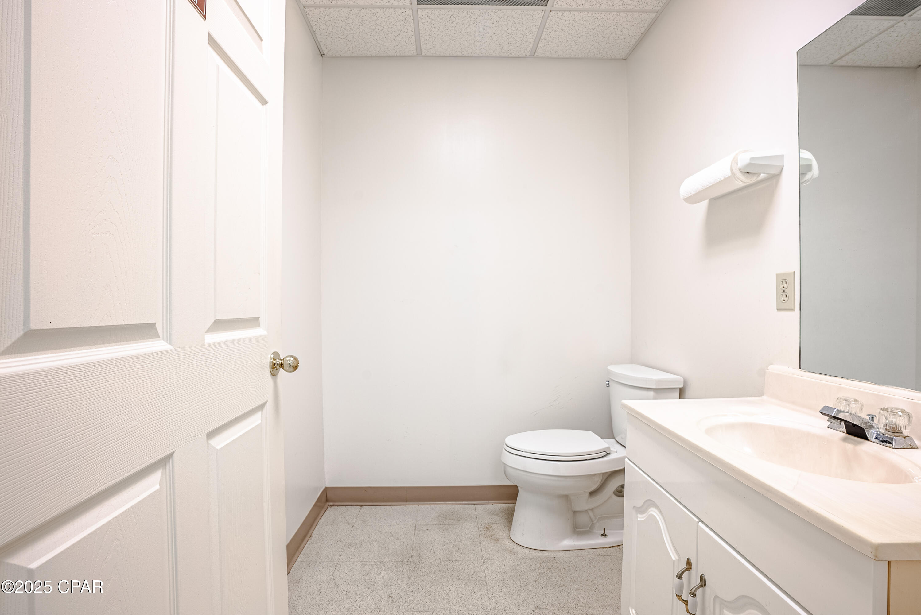 Image 23 For 625 Mercer Avenue