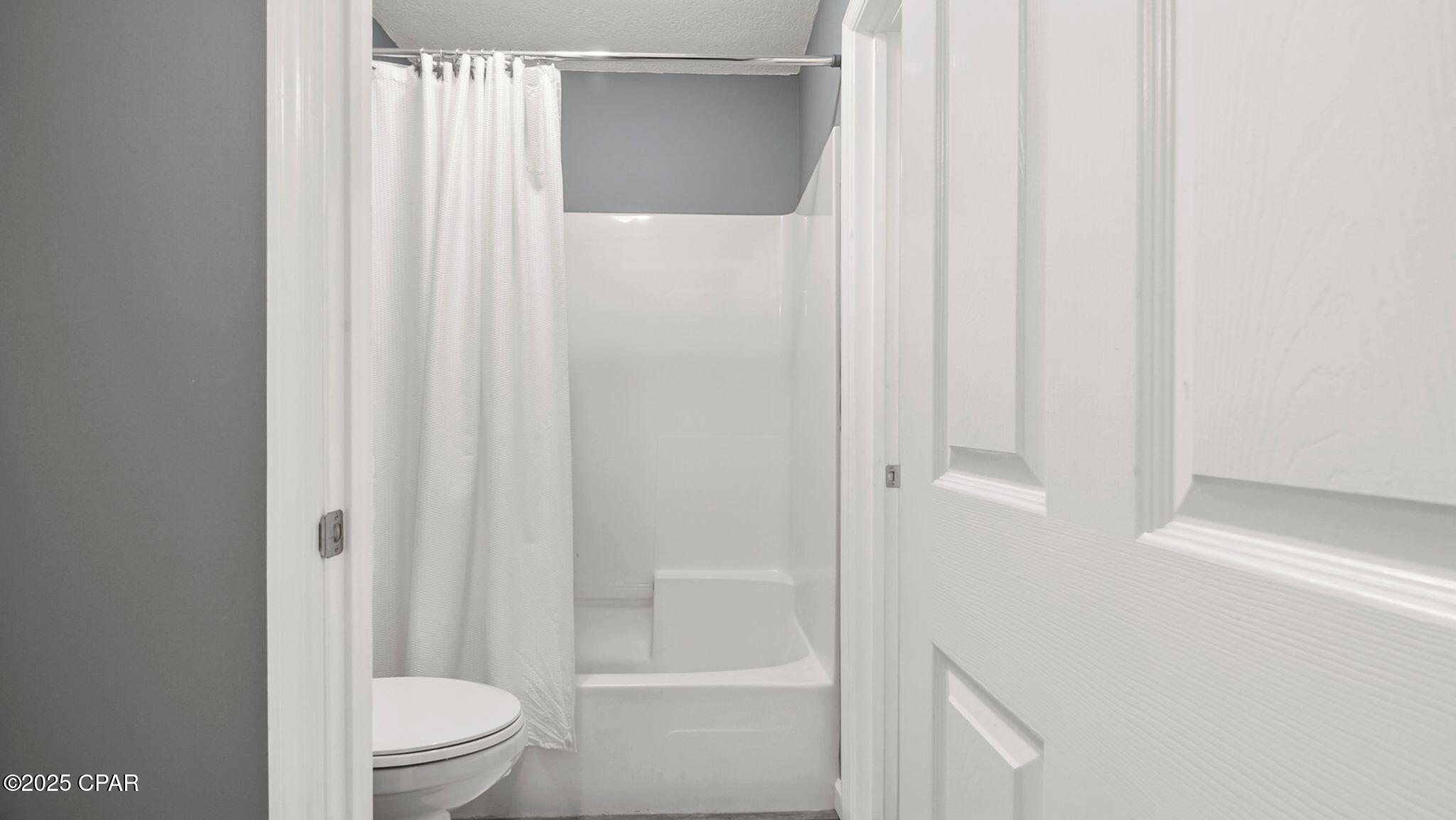 Image 32 For 17462 Front Beach Road 54204