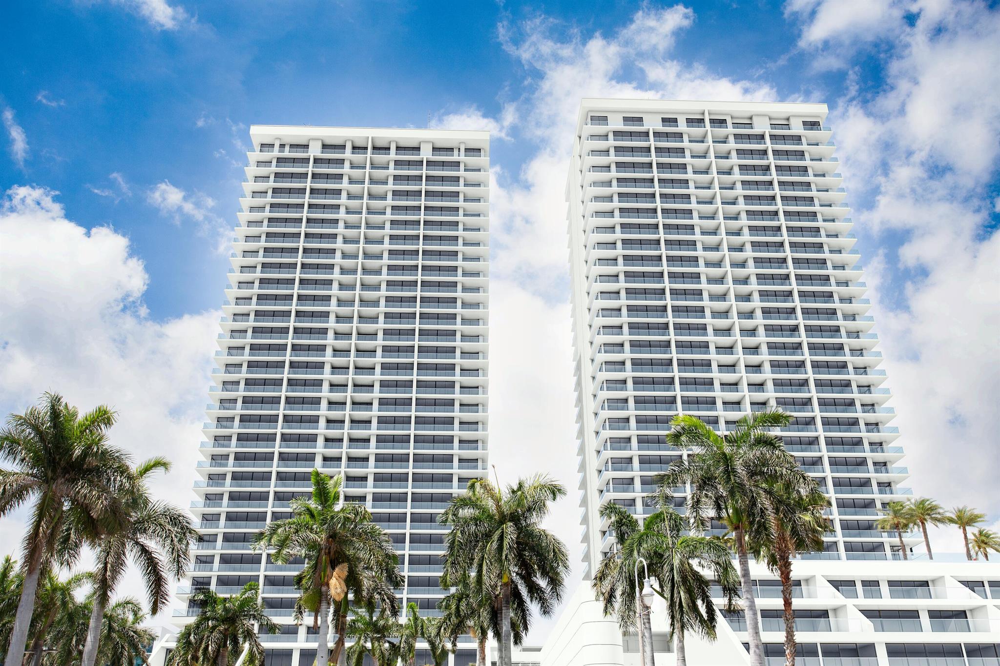 Plaza Of The Palm Beaches