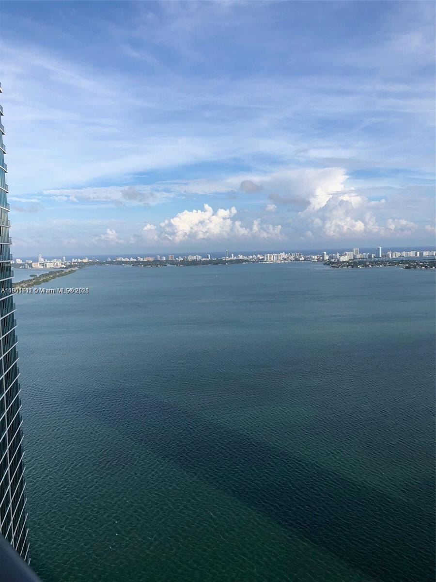Apartamento para Alugar em Miami, FL