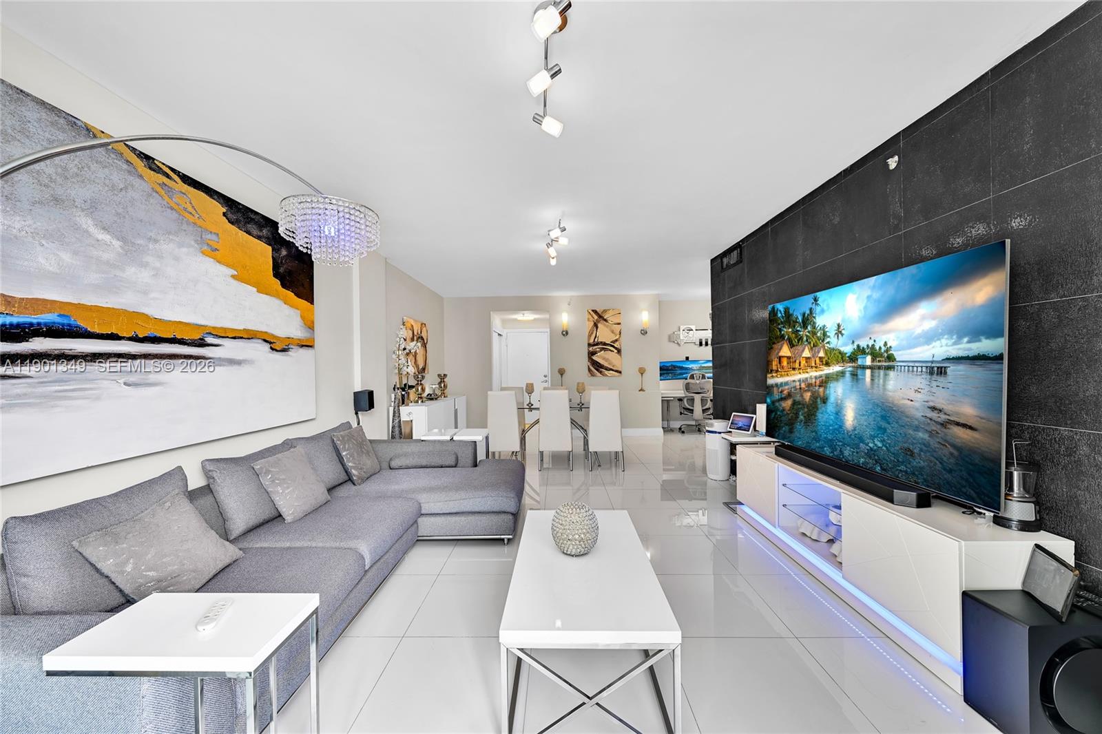 Residences On Hollywood B