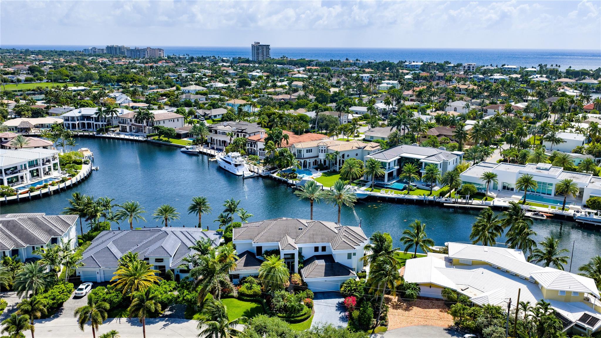 Homes for sale in Lighthouse Point, FL | 2551 Ne 31St Ct, Lighthouse Point, FL 33064 | MLS# F10533139