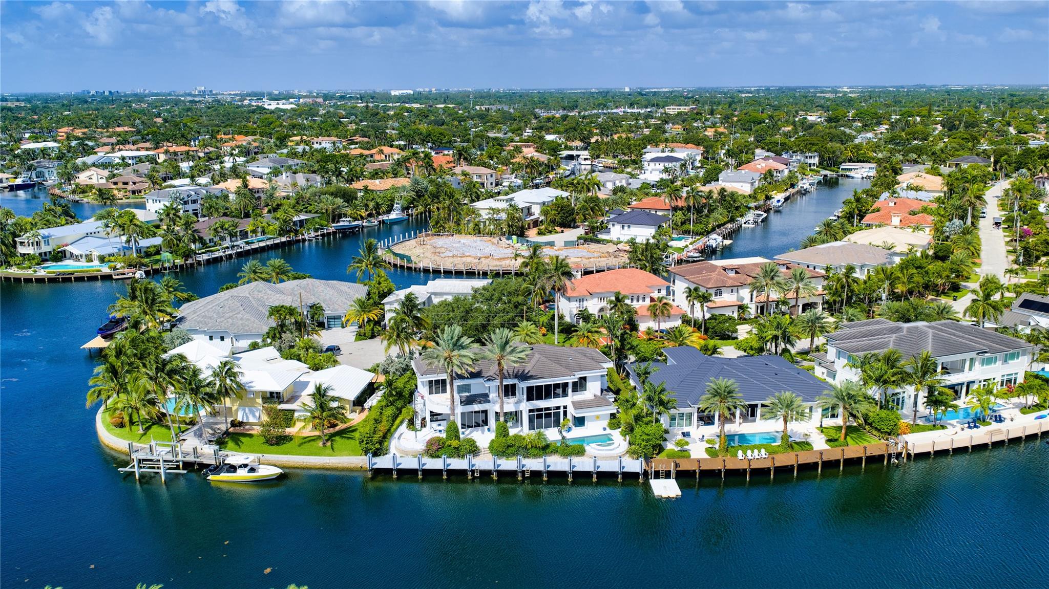 Homes for sale in Lighthouse Point, FL | 2551 Ne 31St Ct, Lighthouse Point, FL 33064 | MLS# F10533139